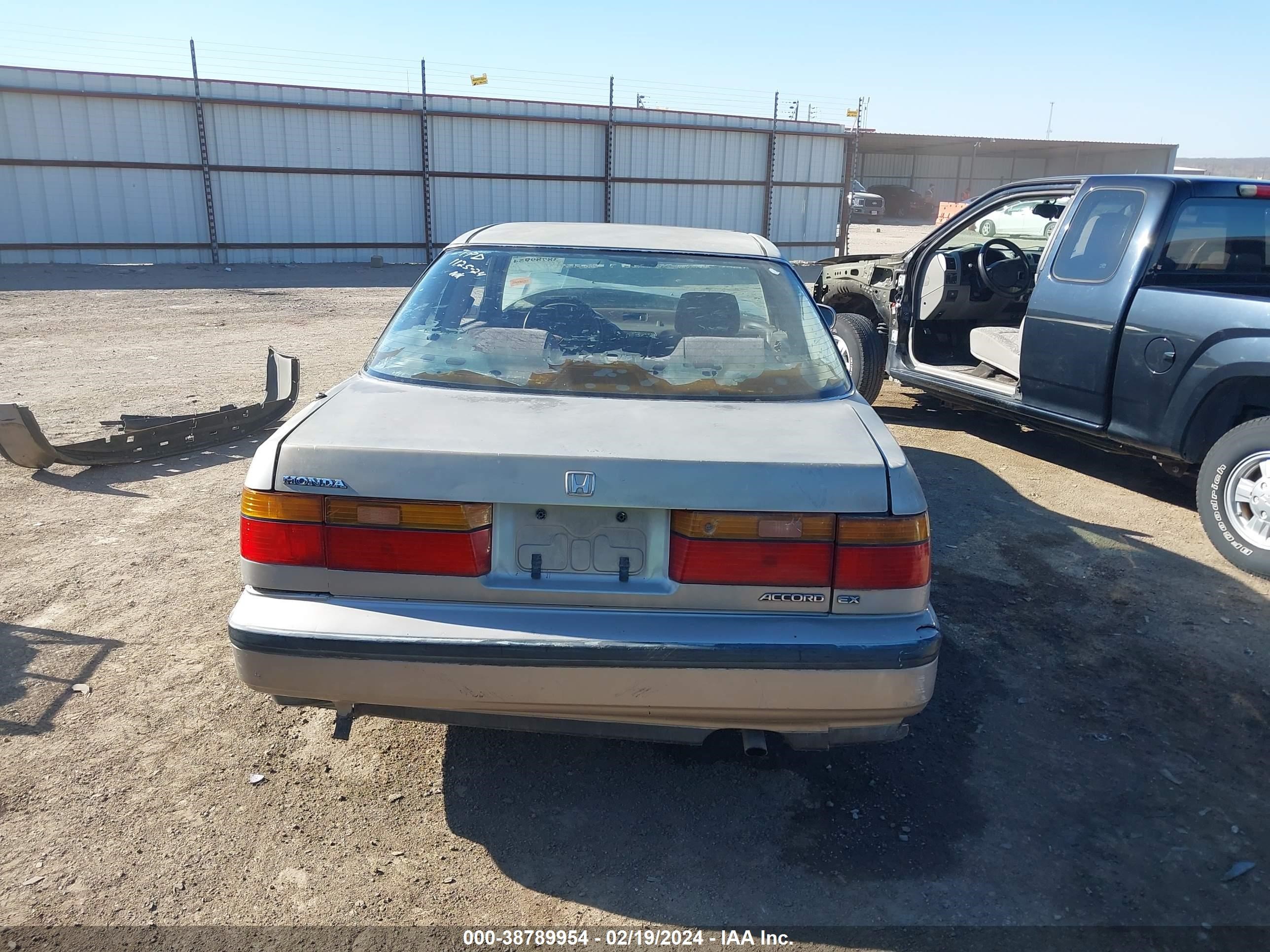 Photo 15 VIN: 1HGCB7263MA061068 - HONDA ACCORD 