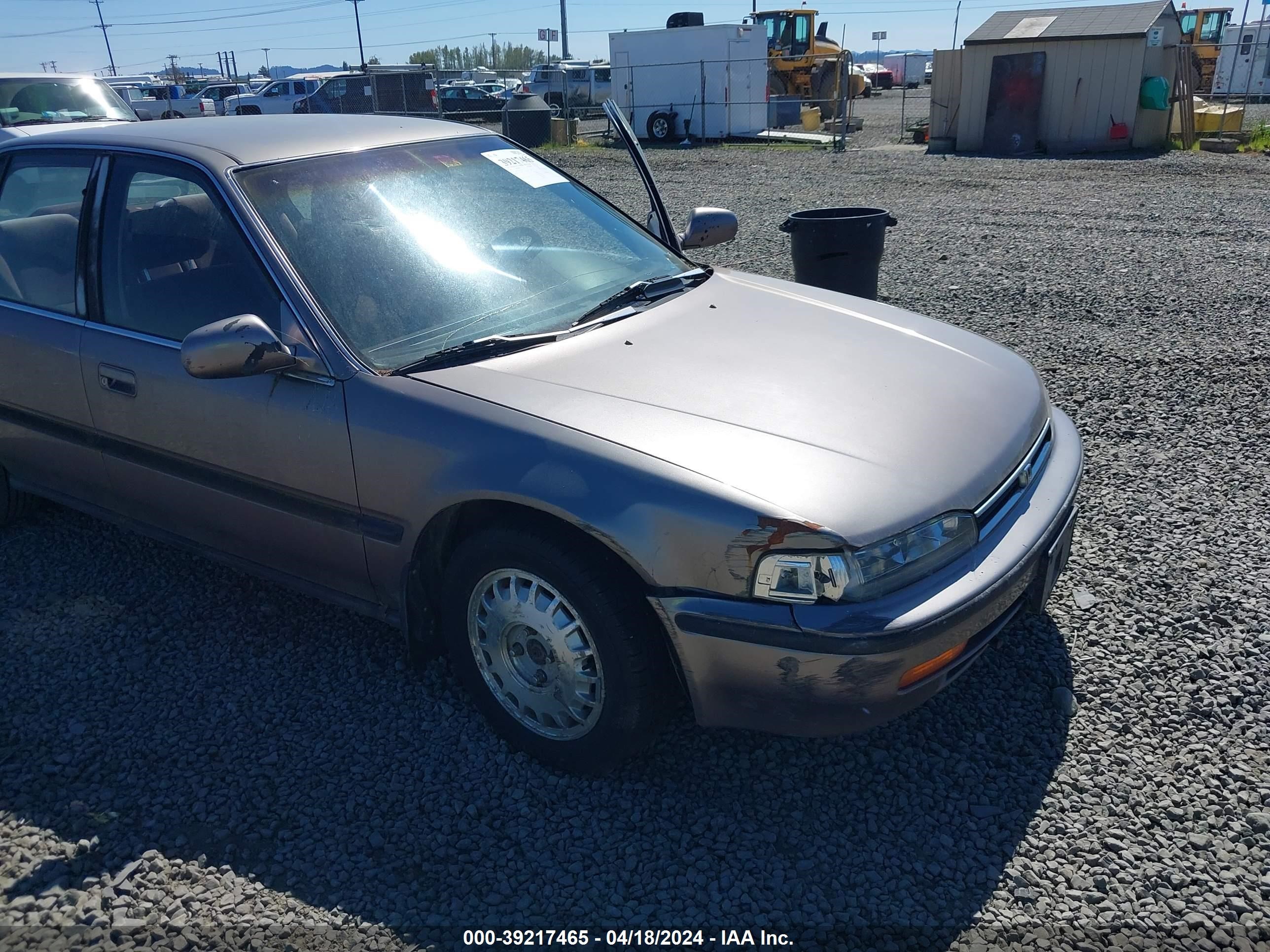 Photo 5 VIN: 1HGCB7653NA215779 - HONDA ACCORD 