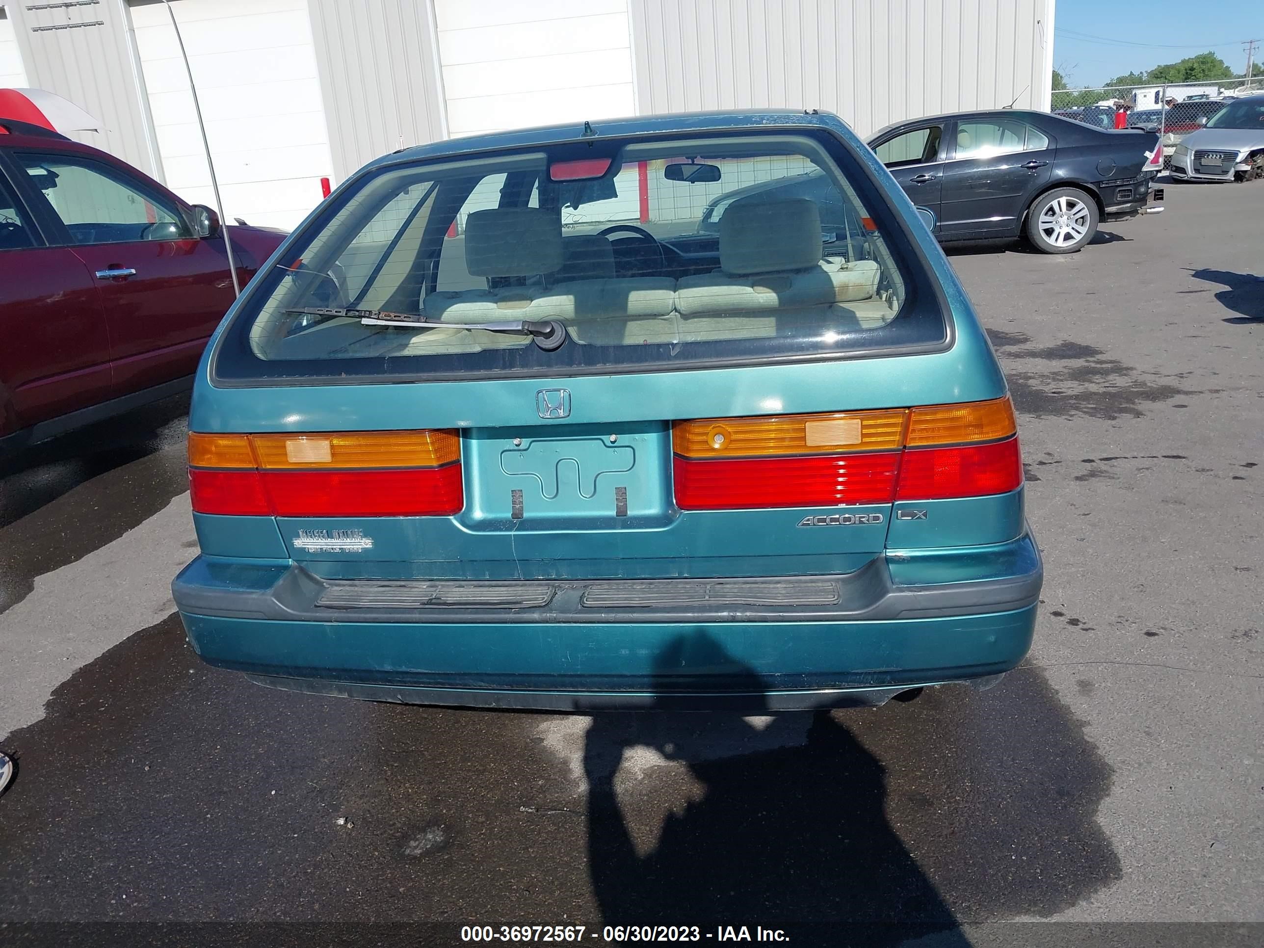 Photo 15 VIN: 1HGCB9858PA008168 - HONDA ACCORD 