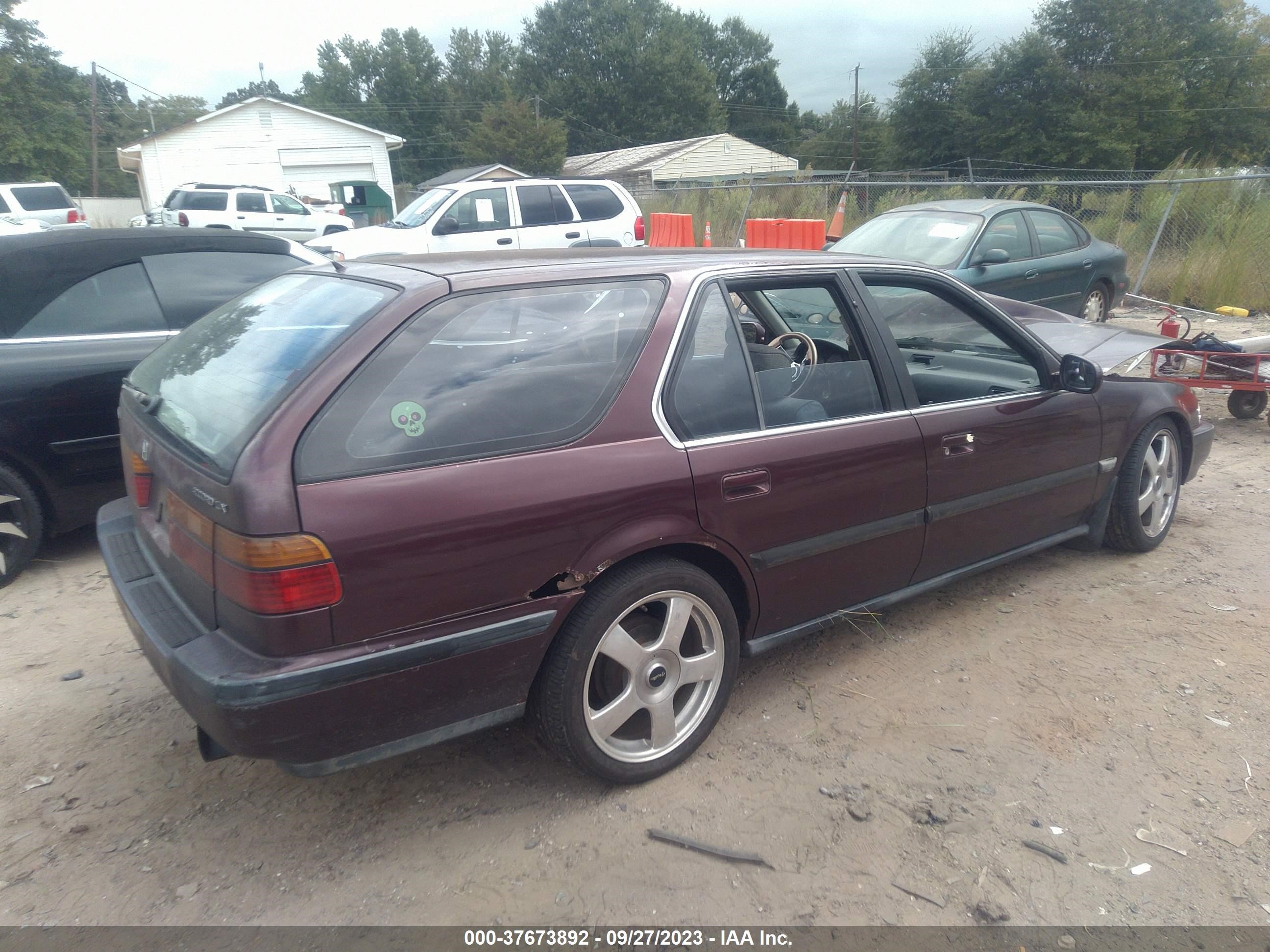 Photo 3 VIN: 1HGCB985XMA011780 - HONDA ACCORD 