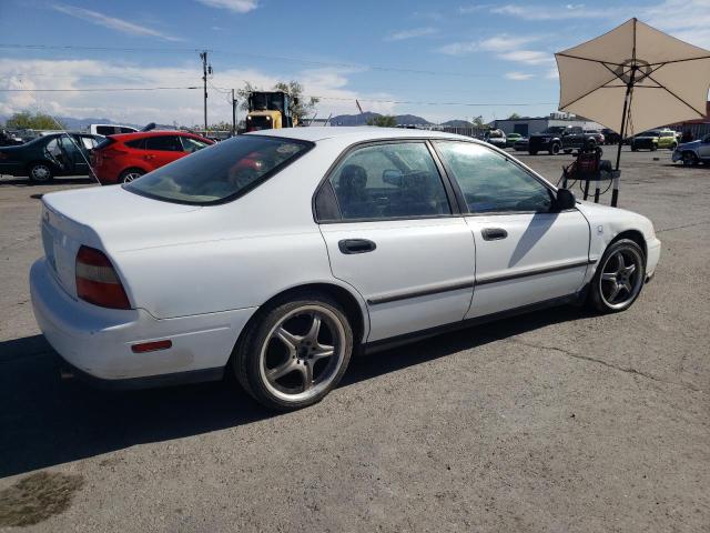 Photo 2 VIN: 1HGCD5528RA105032 - HONDA ACCORD DX 