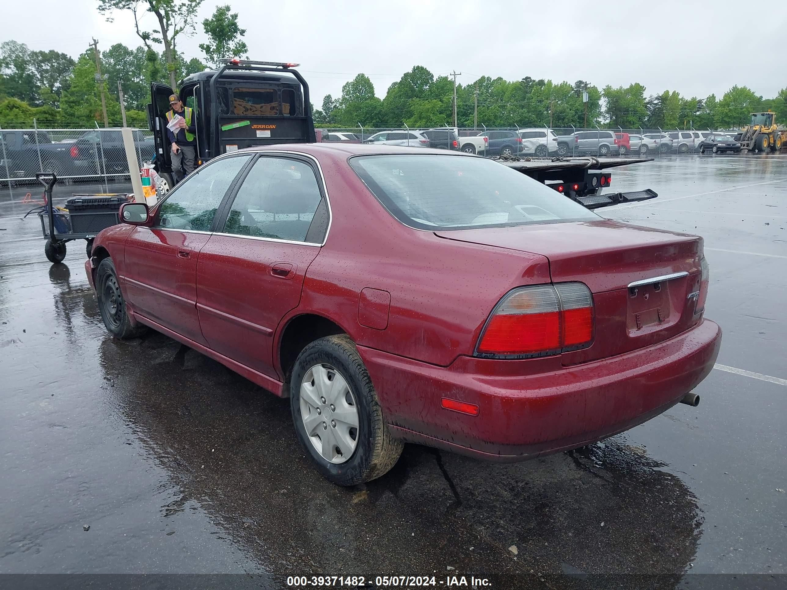 Photo 2 VIN: 1HGCD5532TA287908 - HONDA ACCORD 