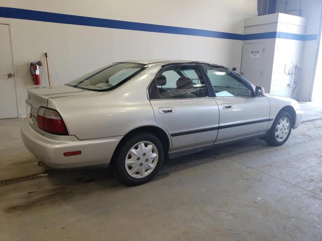 Photo 2 VIN: 1HGCD5533VA215571 - HONDA ACCORD 