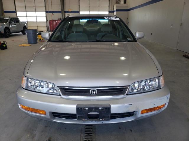 Photo 4 VIN: 1HGCD5533VA215571 - HONDA ACCORD 