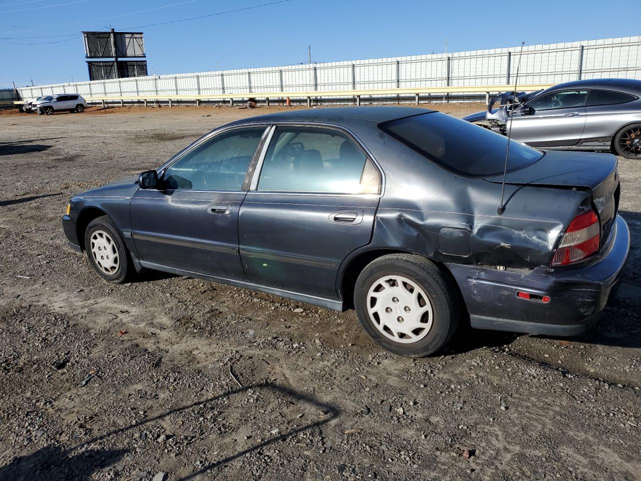 Photo 1 VIN: 1HGCD5537RA024029 - HONDA ACCORD 