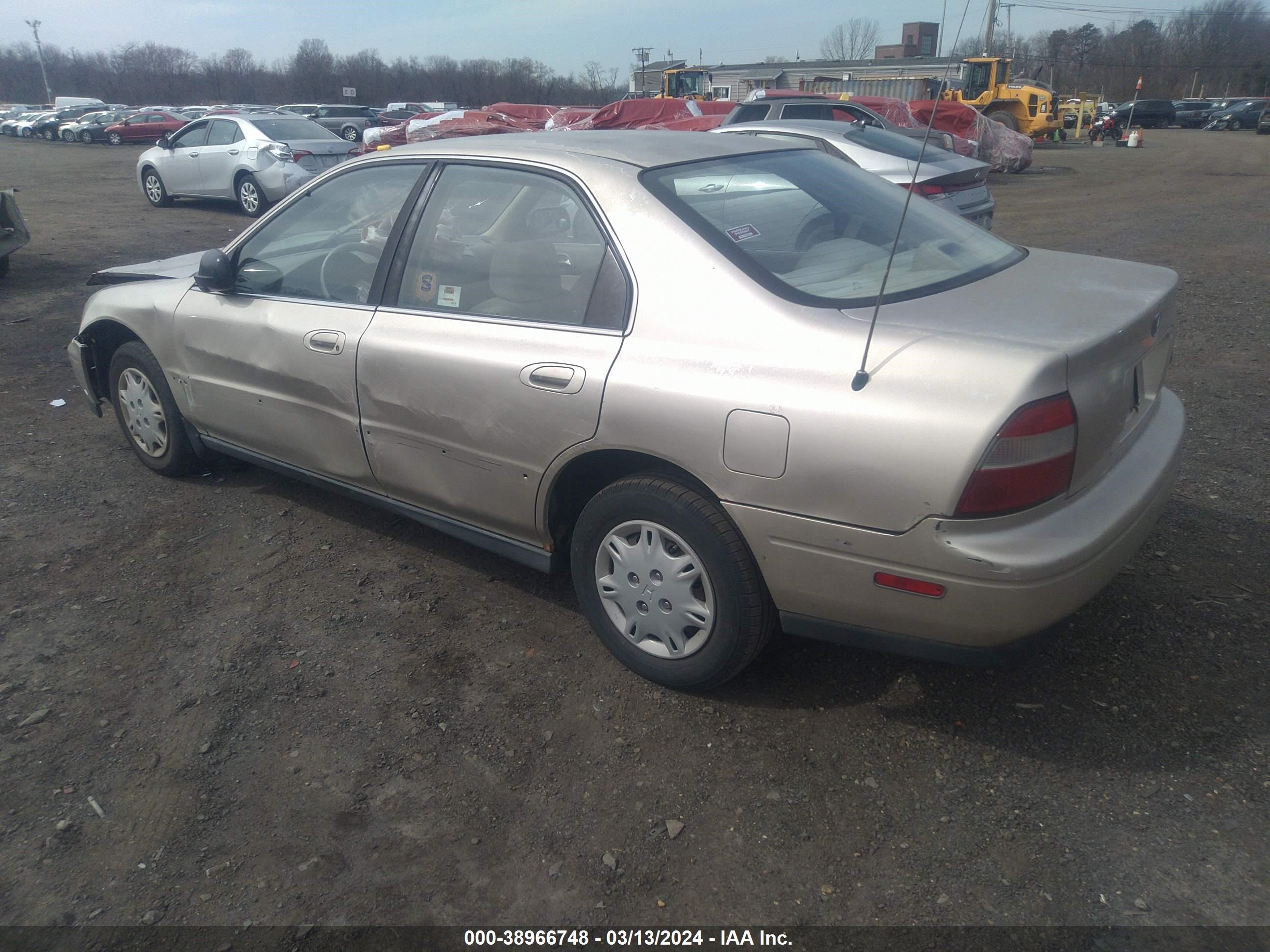 Photo 2 VIN: 1HGCD5538SA115669 - HONDA ACCORD 