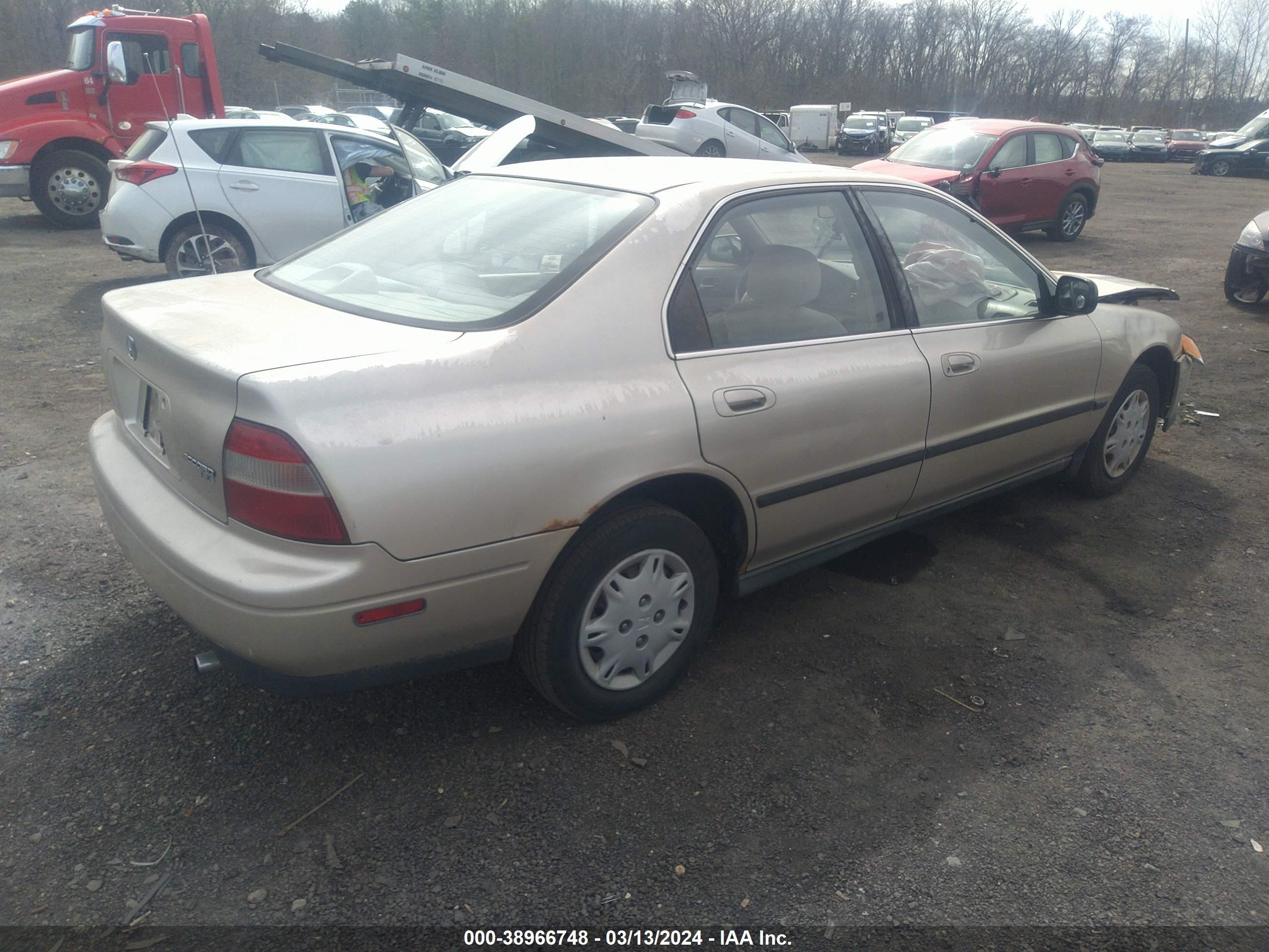 Photo 3 VIN: 1HGCD5538SA115669 - HONDA ACCORD 