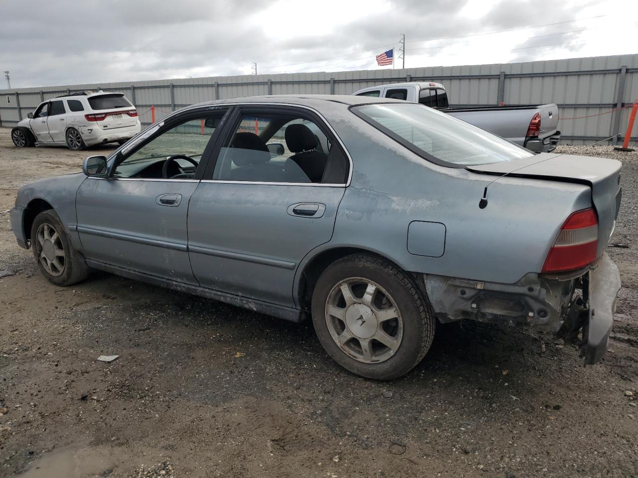 Photo 1 VIN: 1HGCD5567RA104795 - HONDA ACCORD 