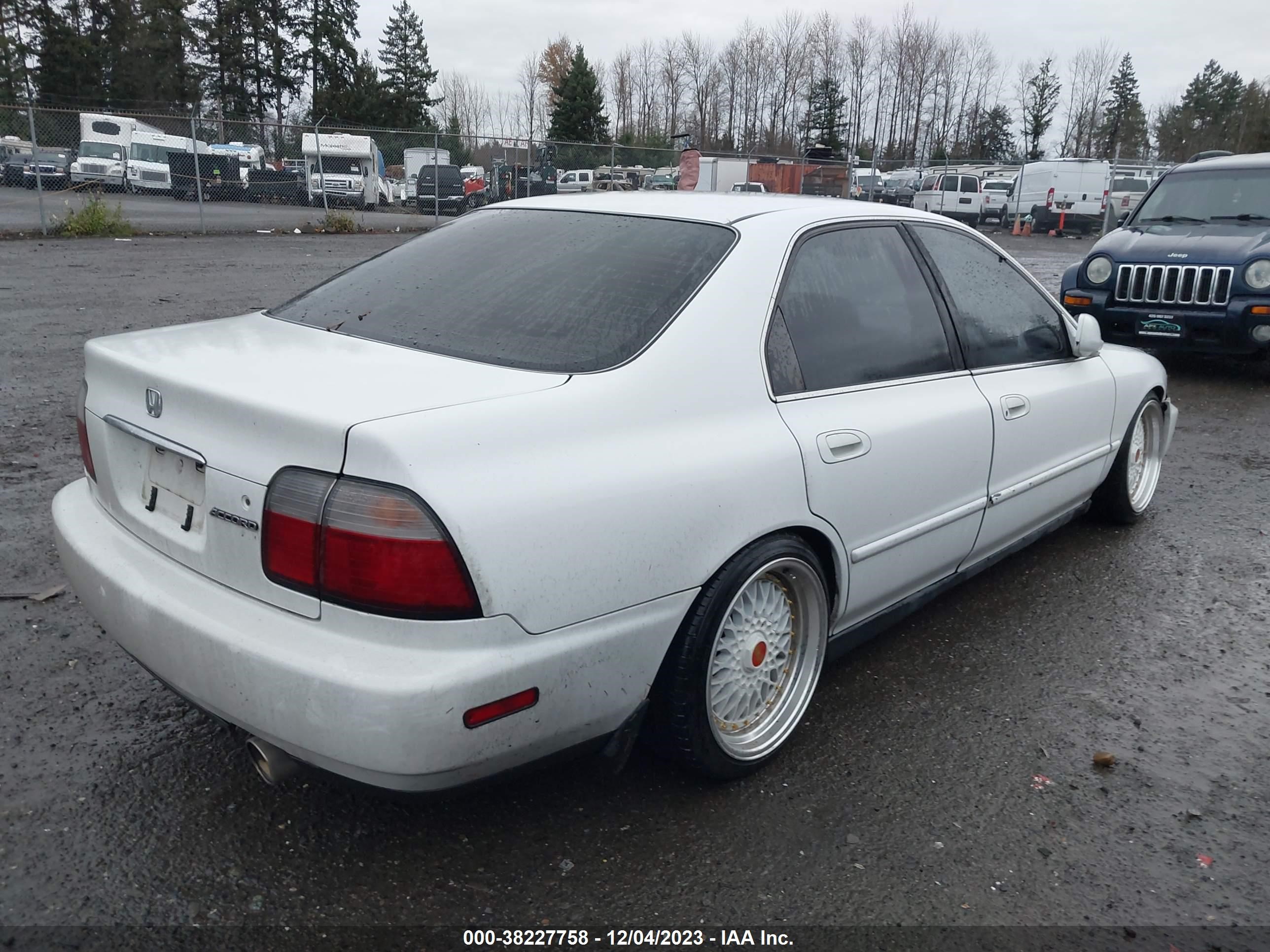 Photo 3 VIN: 1HGCD5567TA202829 - HONDA ACCORD 