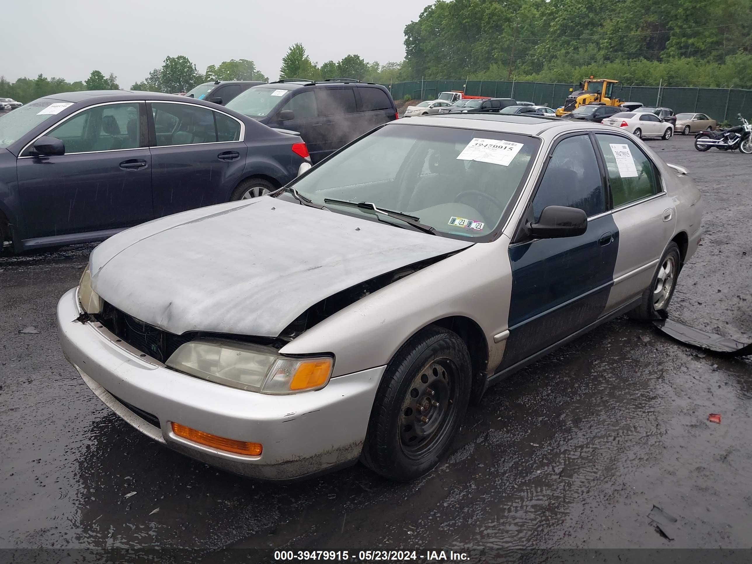 Photo 1 VIN: 1HGCD5600VA241193 - HONDA ACCORD 