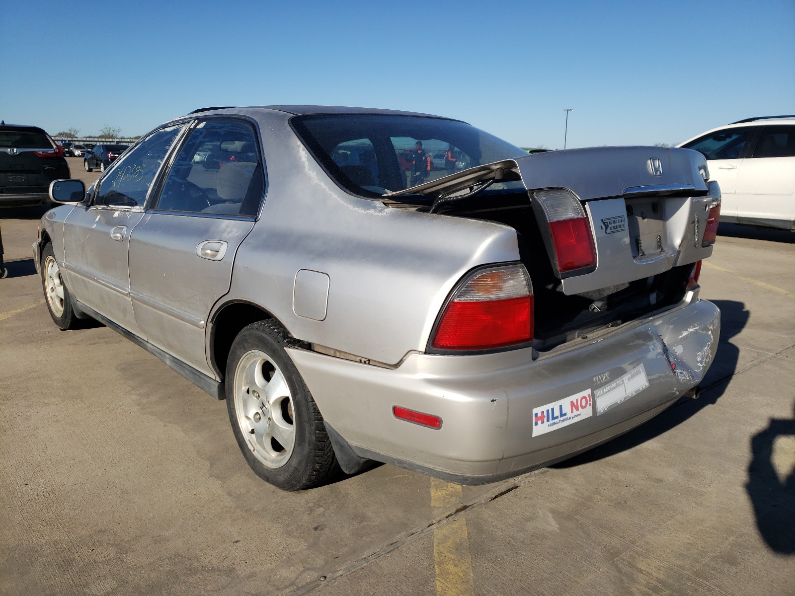 Photo 2 VIN: 1HGCD5601VA051614 - HONDA ACCORD SE 