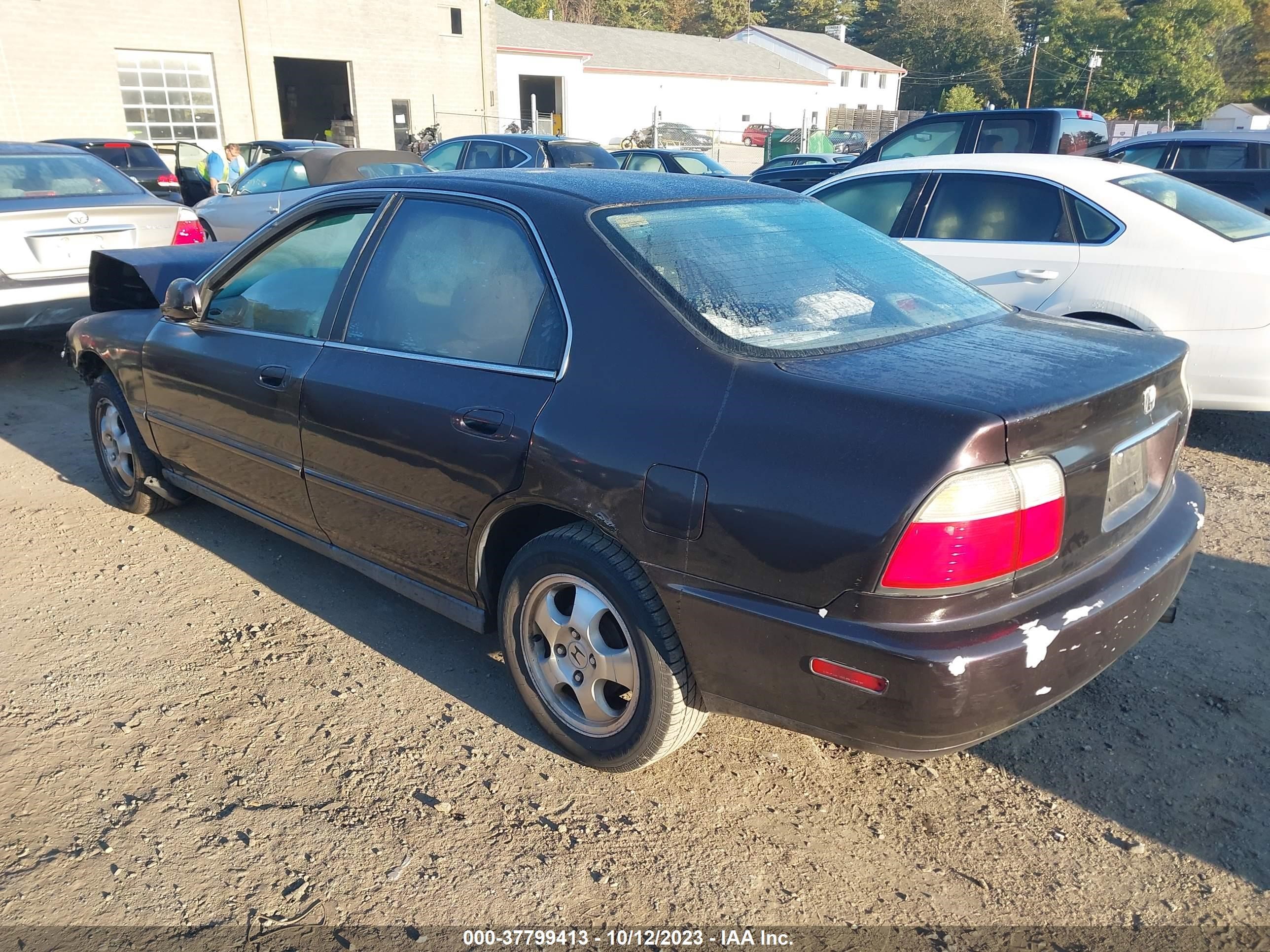 Photo 2 VIN: 1HGCD5601VA148053 - HONDA ACCORD 