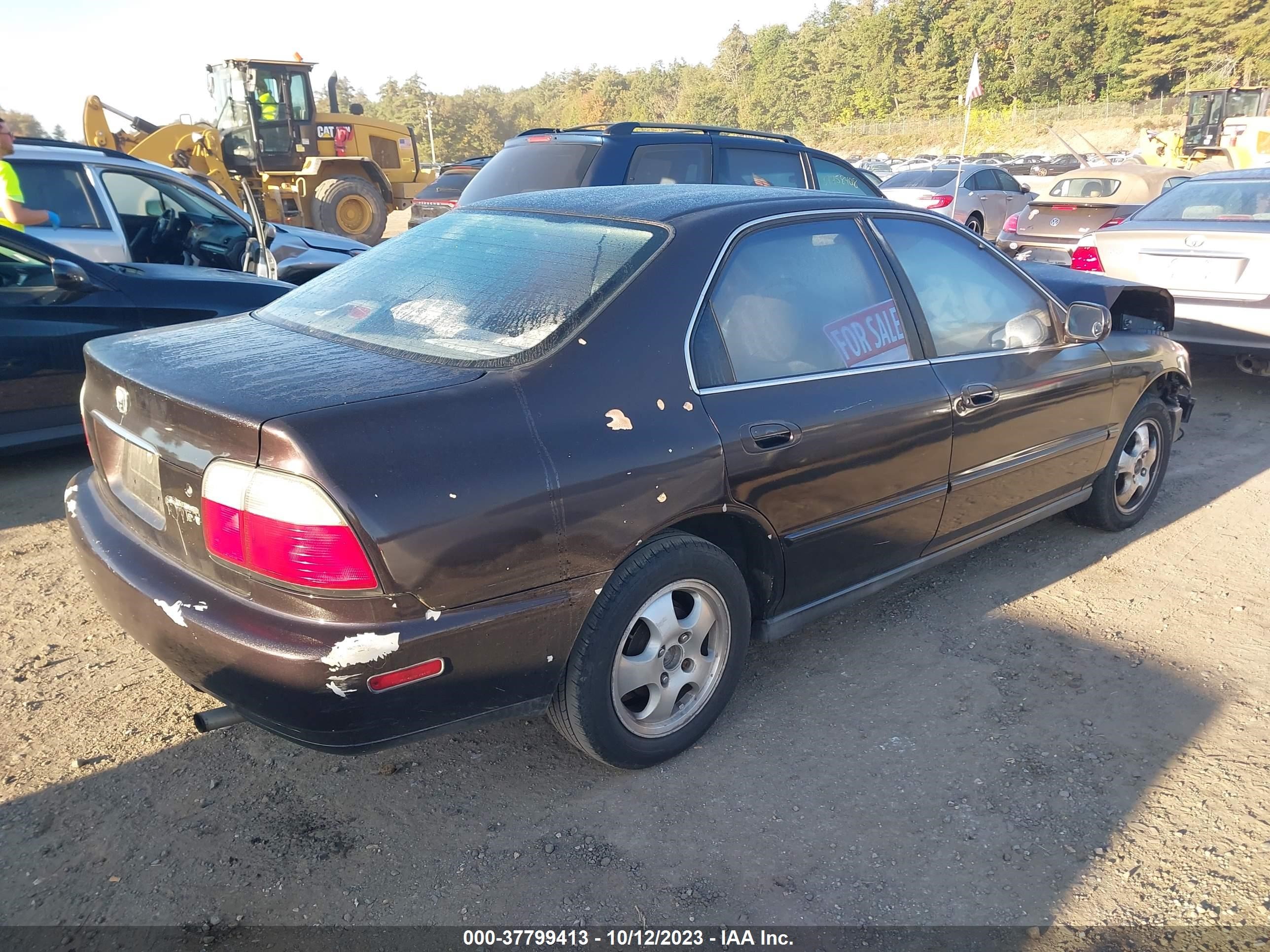 Photo 3 VIN: 1HGCD5601VA148053 - HONDA ACCORD 