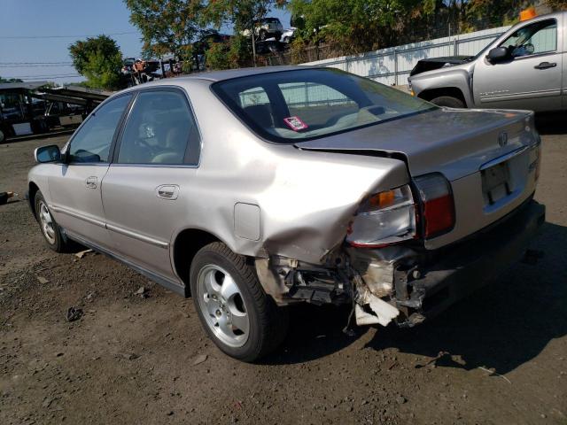 Photo 1 VIN: 1HGCD5602VA102487 - HONDA ACCORD 