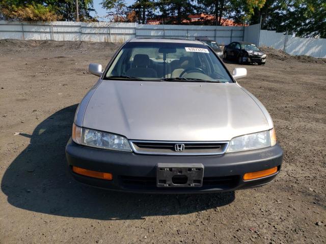 Photo 4 VIN: 1HGCD5602VA102487 - HONDA ACCORD 