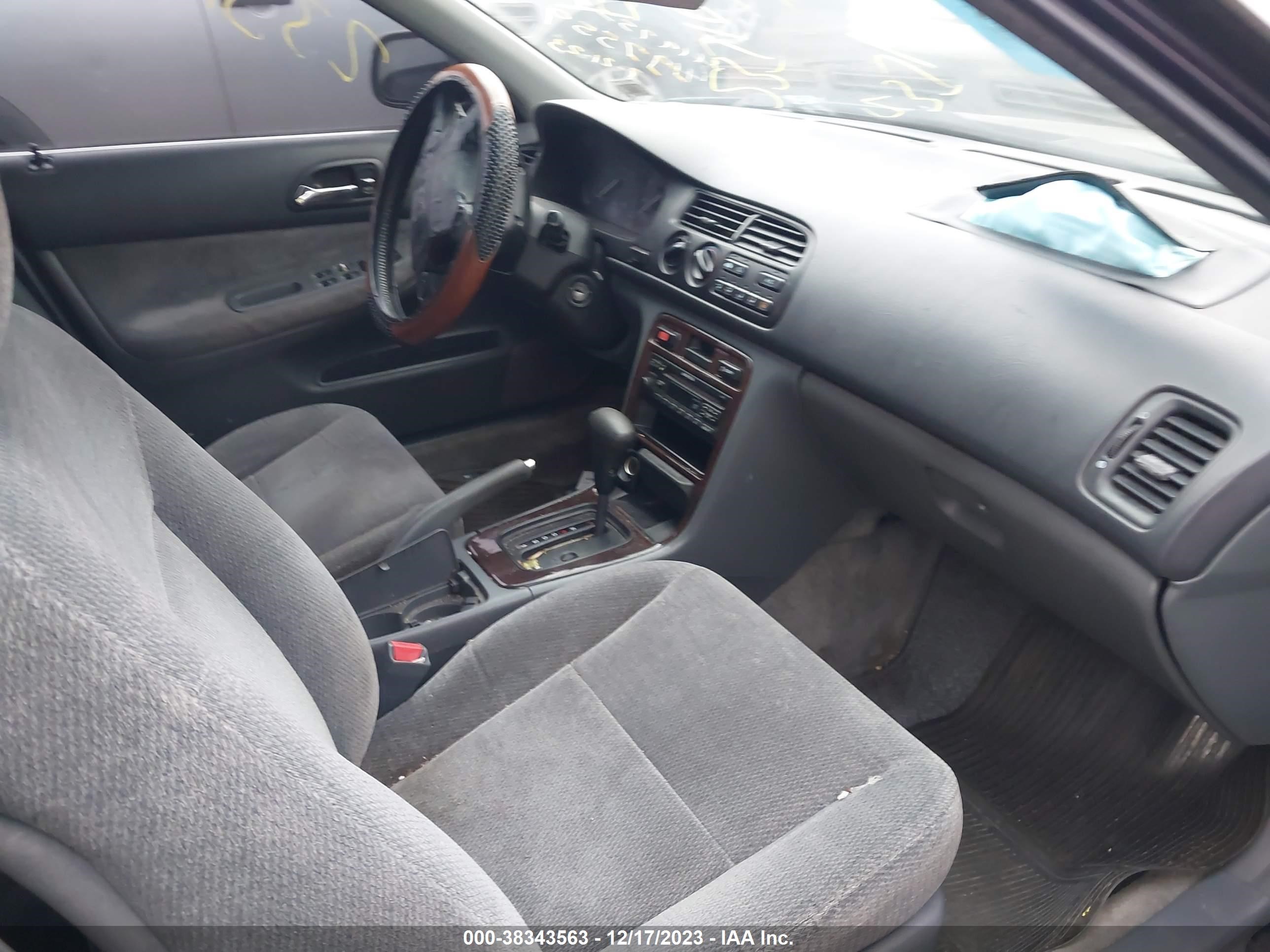 Photo 4 VIN: 1HGCD5602VA154427 - HONDA ACCORD 