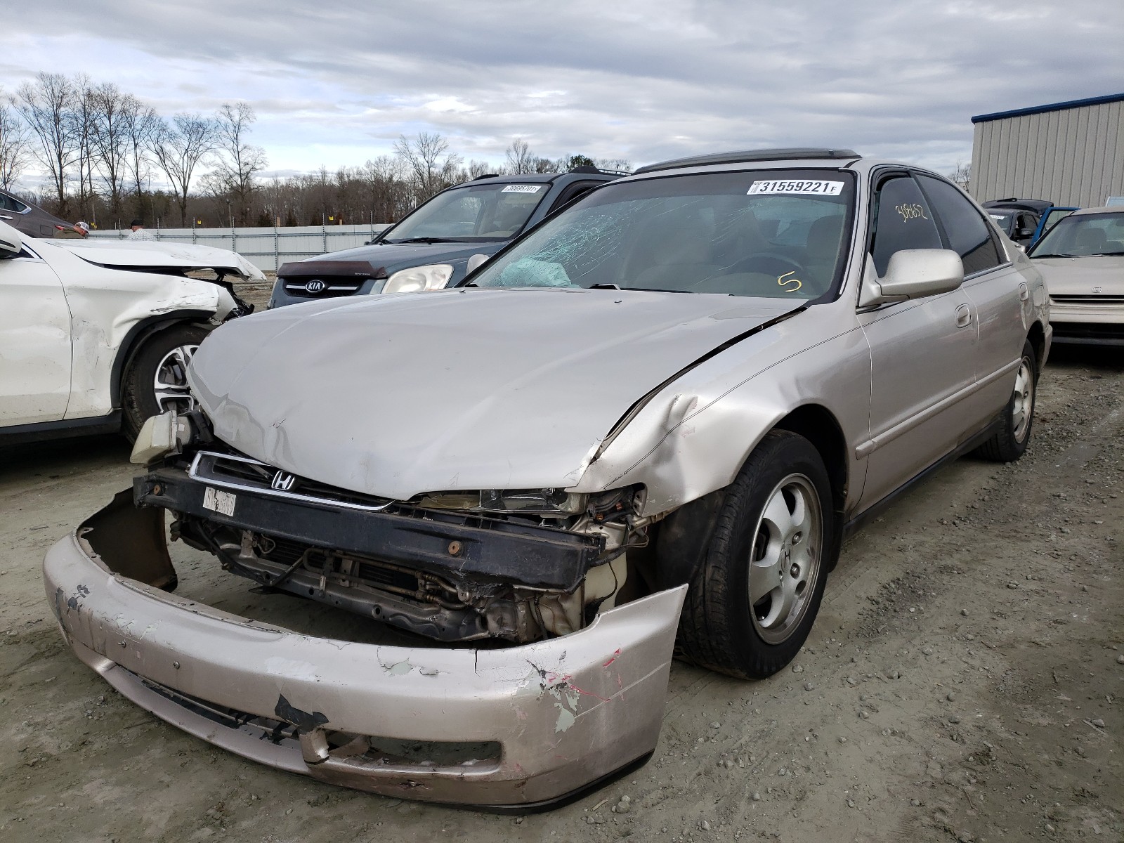 Photo 1 VIN: 1HGCD5603VA220869 - HONDA ACCORD SE 