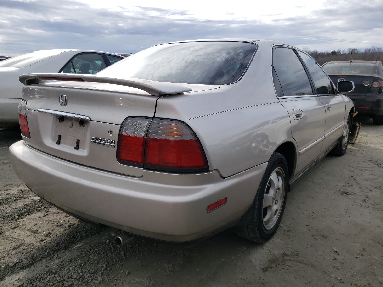 Photo 3 VIN: 1HGCD5603VA220869 - HONDA ACCORD SE 