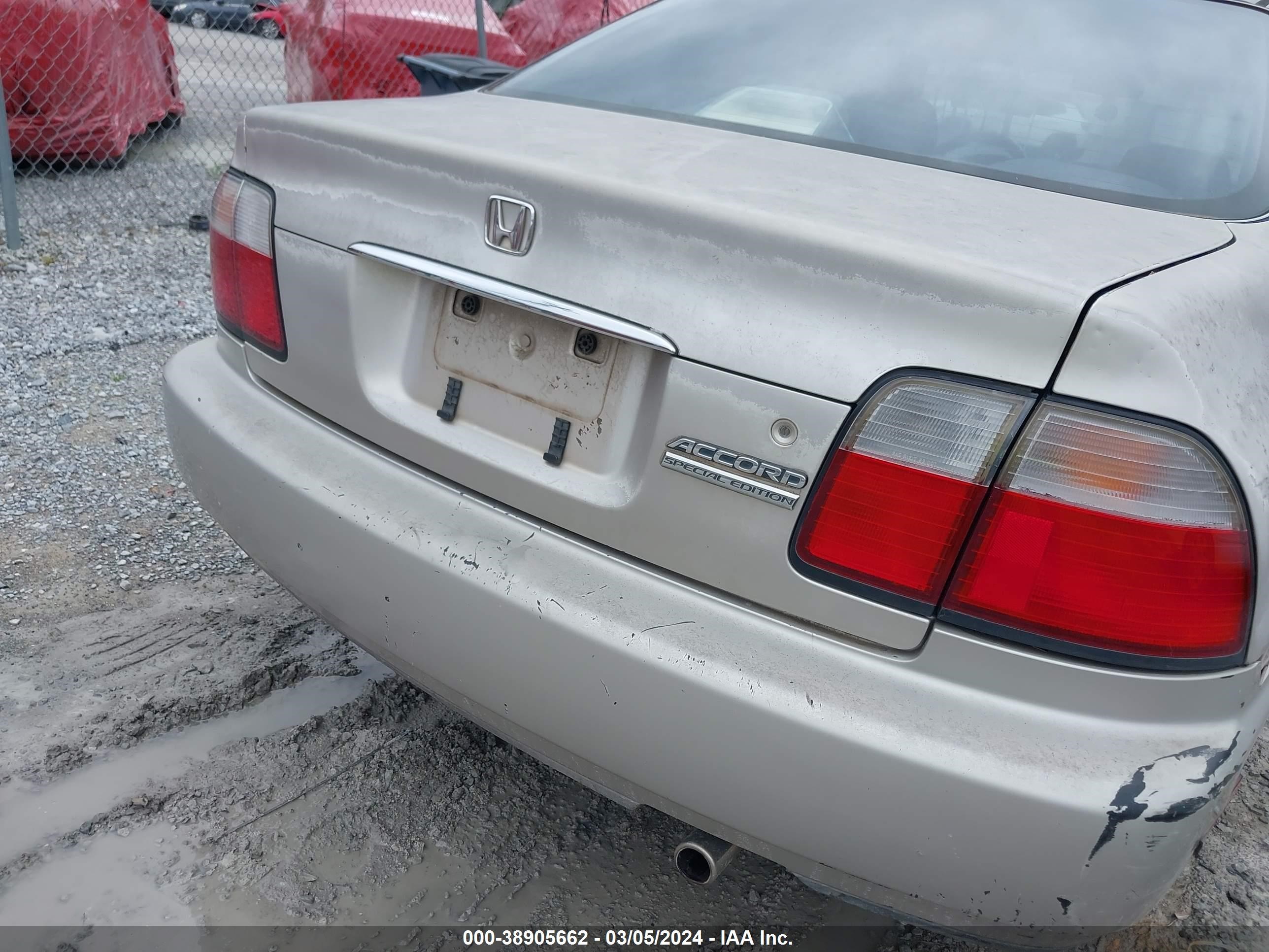 Photo 13 VIN: 1HGCD5603VA262491 - HONDA ACCORD 