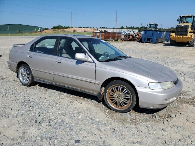 Photo 3 VIN: 1HGCD5606VA241909 - HONDA ACCORD SE 