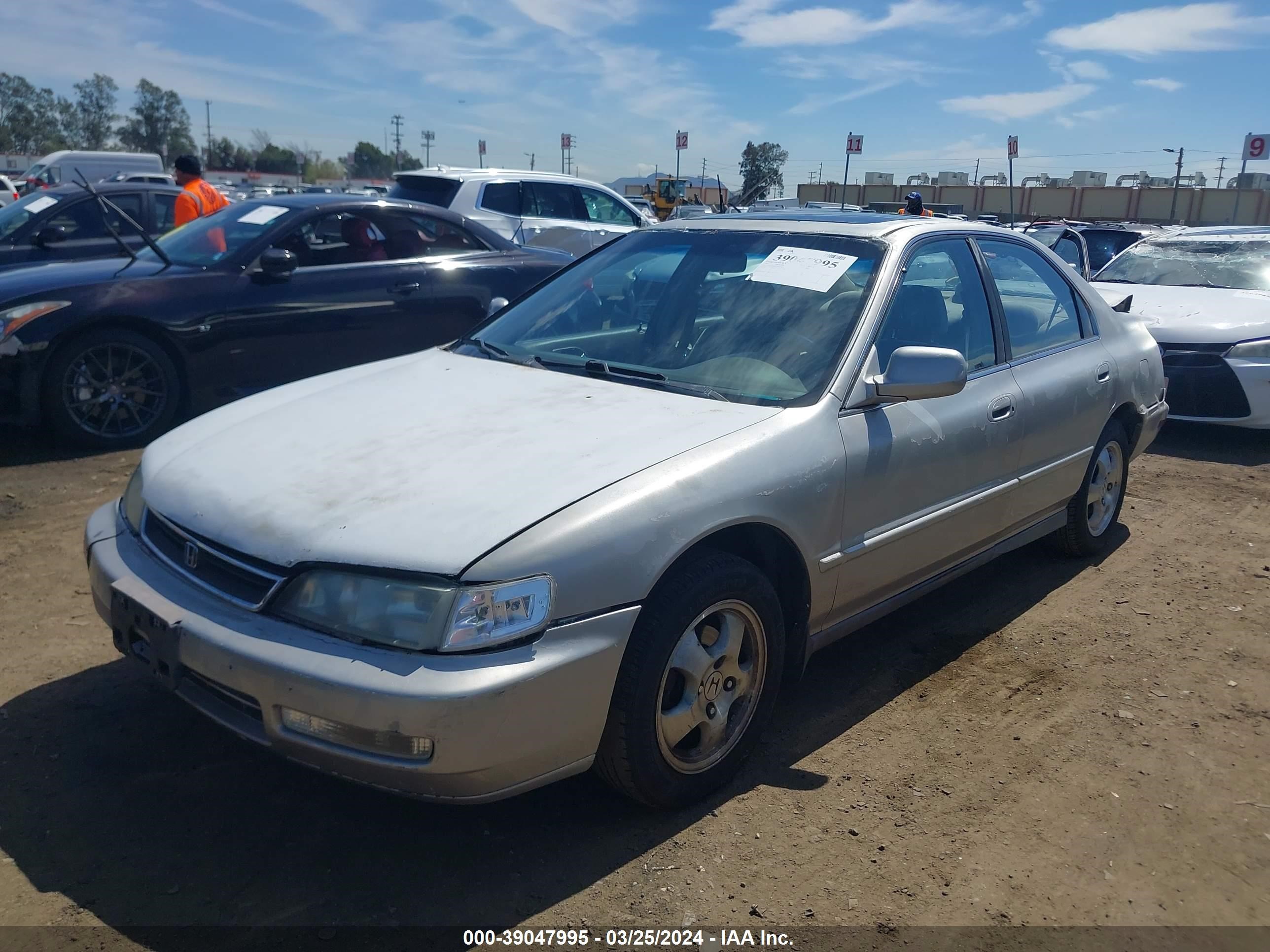 Photo 1 VIN: 1HGCD5607VA043405 - HONDA ACCORD 