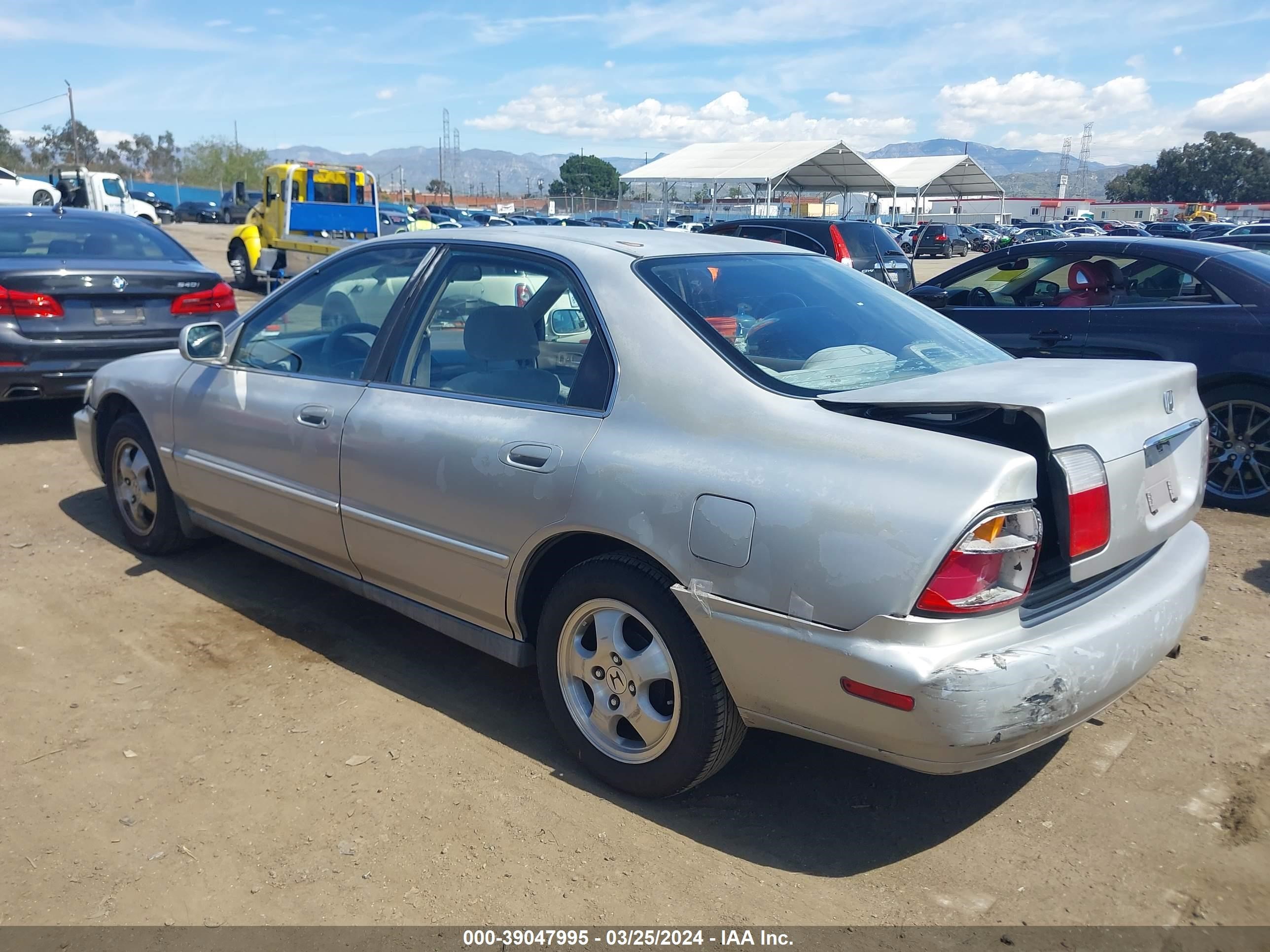 Photo 2 VIN: 1HGCD5607VA043405 - HONDA ACCORD 