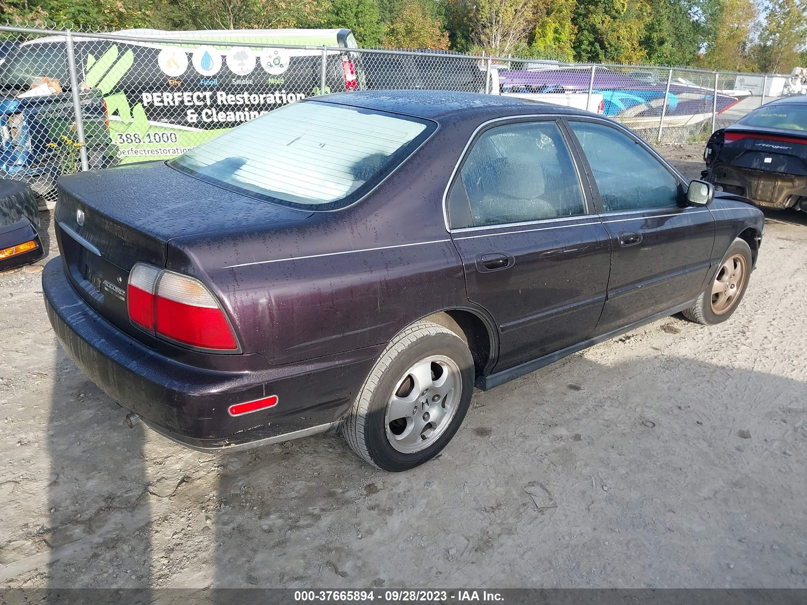 Photo 3 VIN: 1HGCD5607VA259612 - HONDA ACCORD 