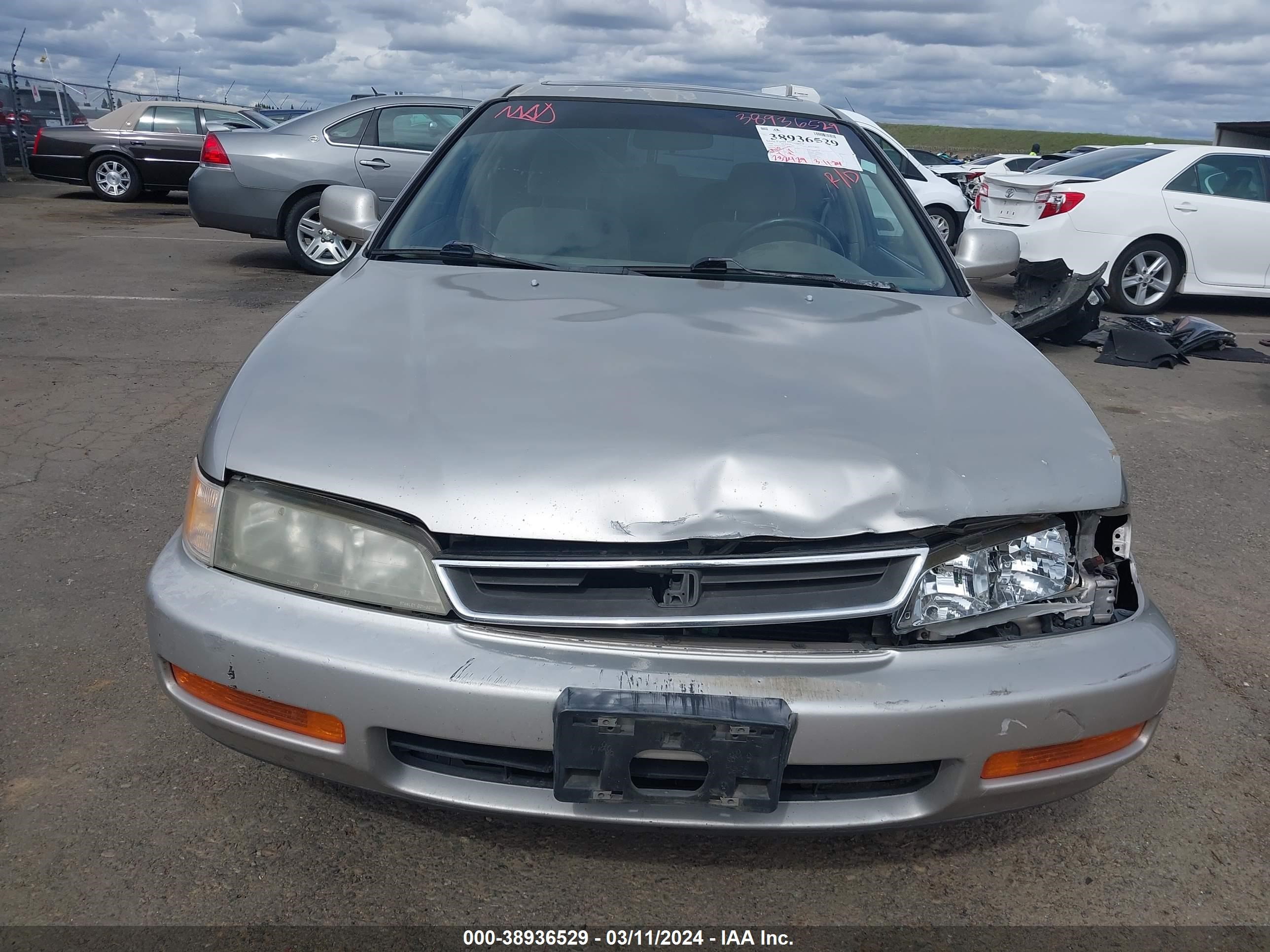 Photo 11 VIN: 1HGCD5608VA147000 - HONDA ACCORD 