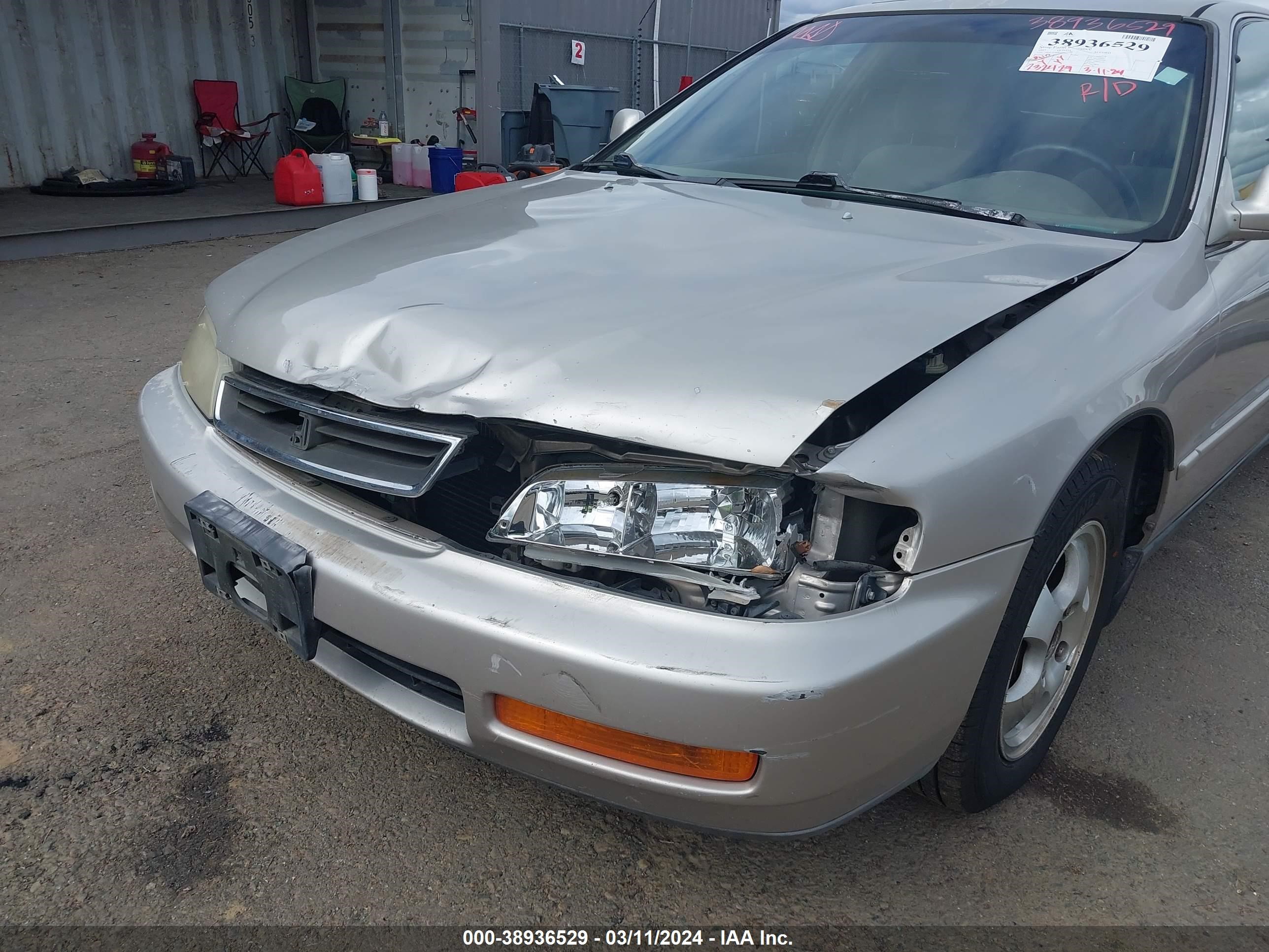 Photo 5 VIN: 1HGCD5608VA147000 - HONDA ACCORD 