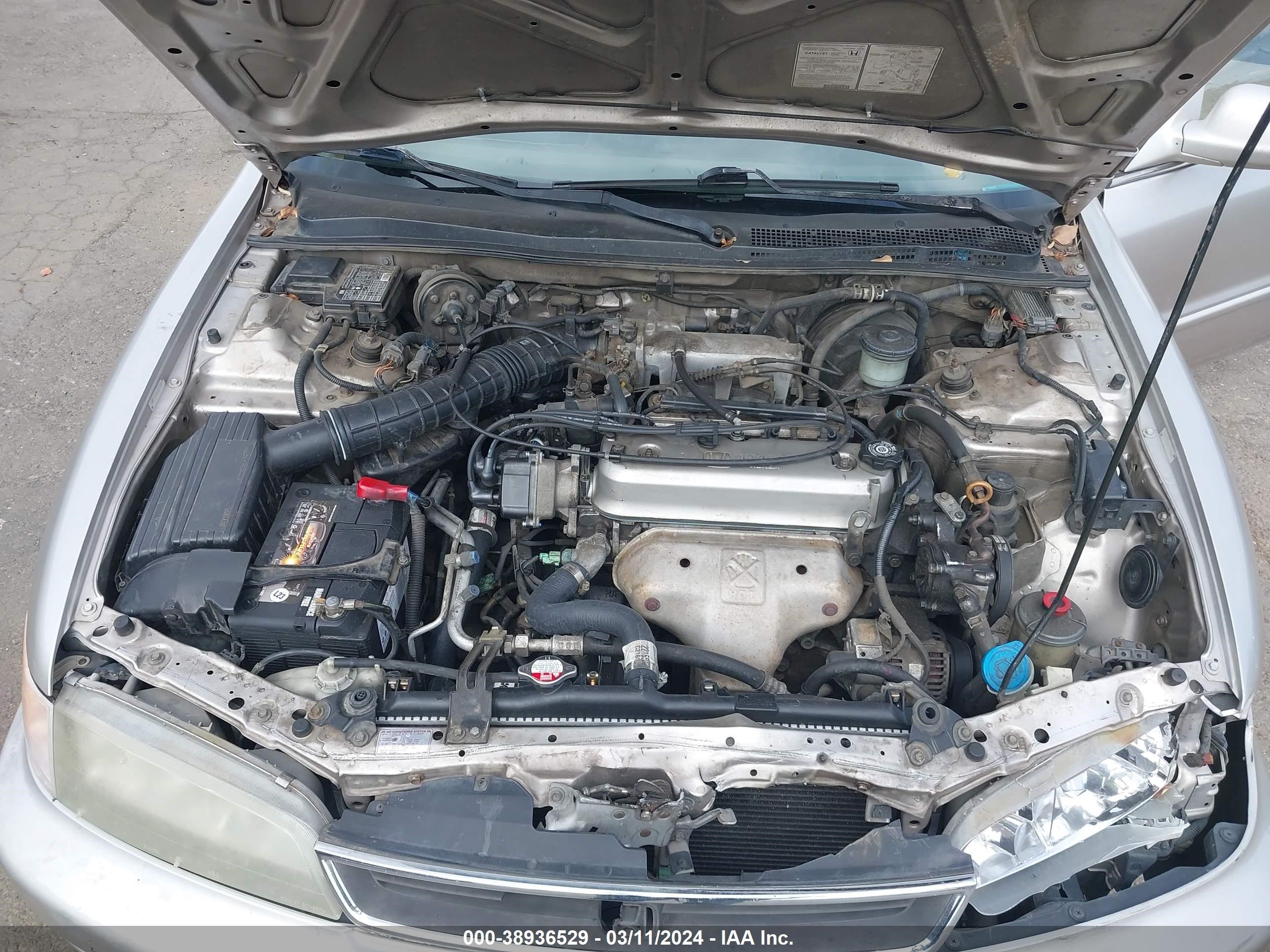 Photo 9 VIN: 1HGCD5608VA147000 - HONDA ACCORD 