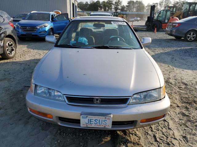 Photo 4 VIN: 1HGCD5608VA153766 - HONDA ACCORD SE 