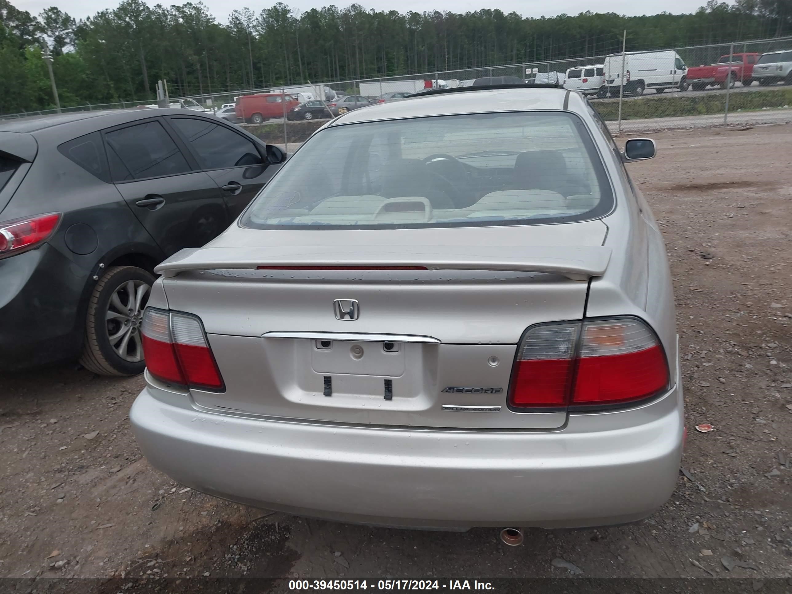 Photo 5 VIN: 1HGCD5609VA247977 - HONDA ACCORD 