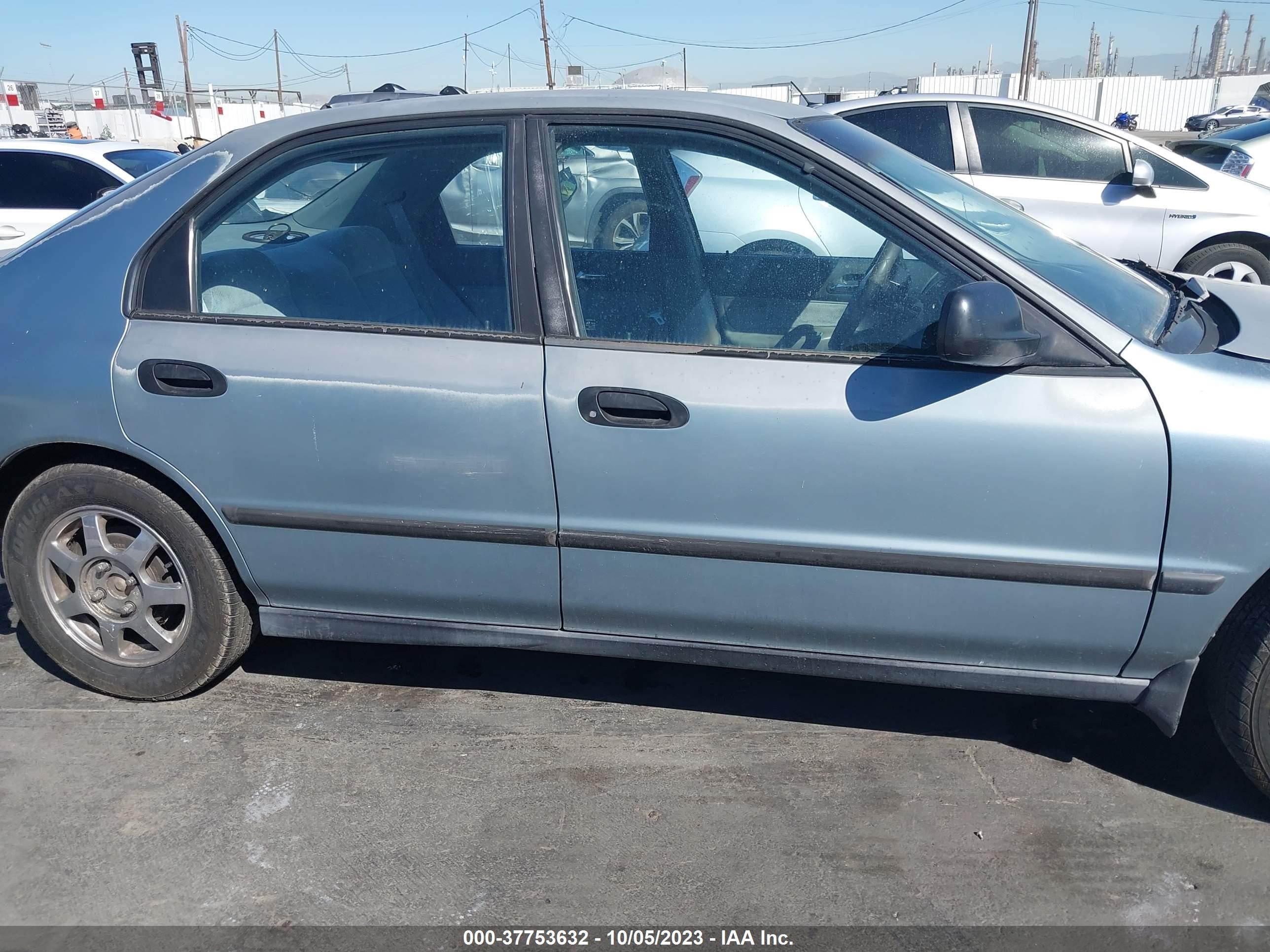 Photo 11 VIN: 1HGCD5629RA138247 - HONDA ACCORD 