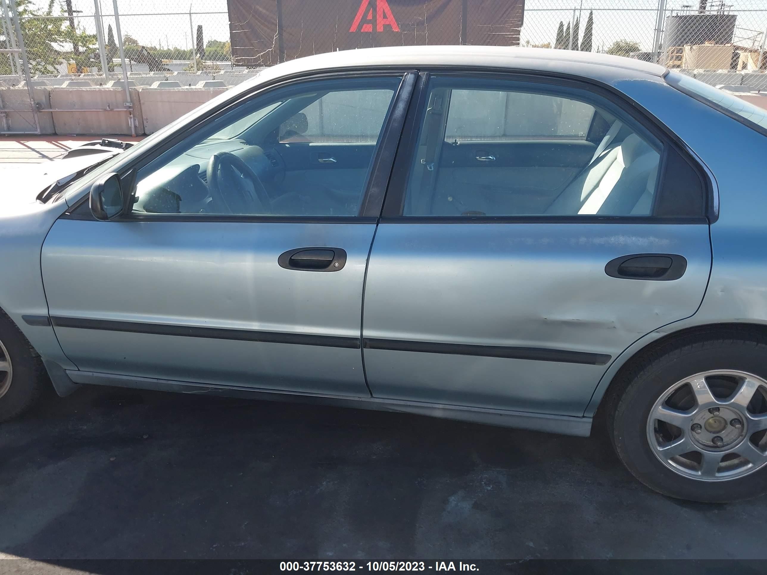 Photo 12 VIN: 1HGCD5629RA138247 - HONDA ACCORD 