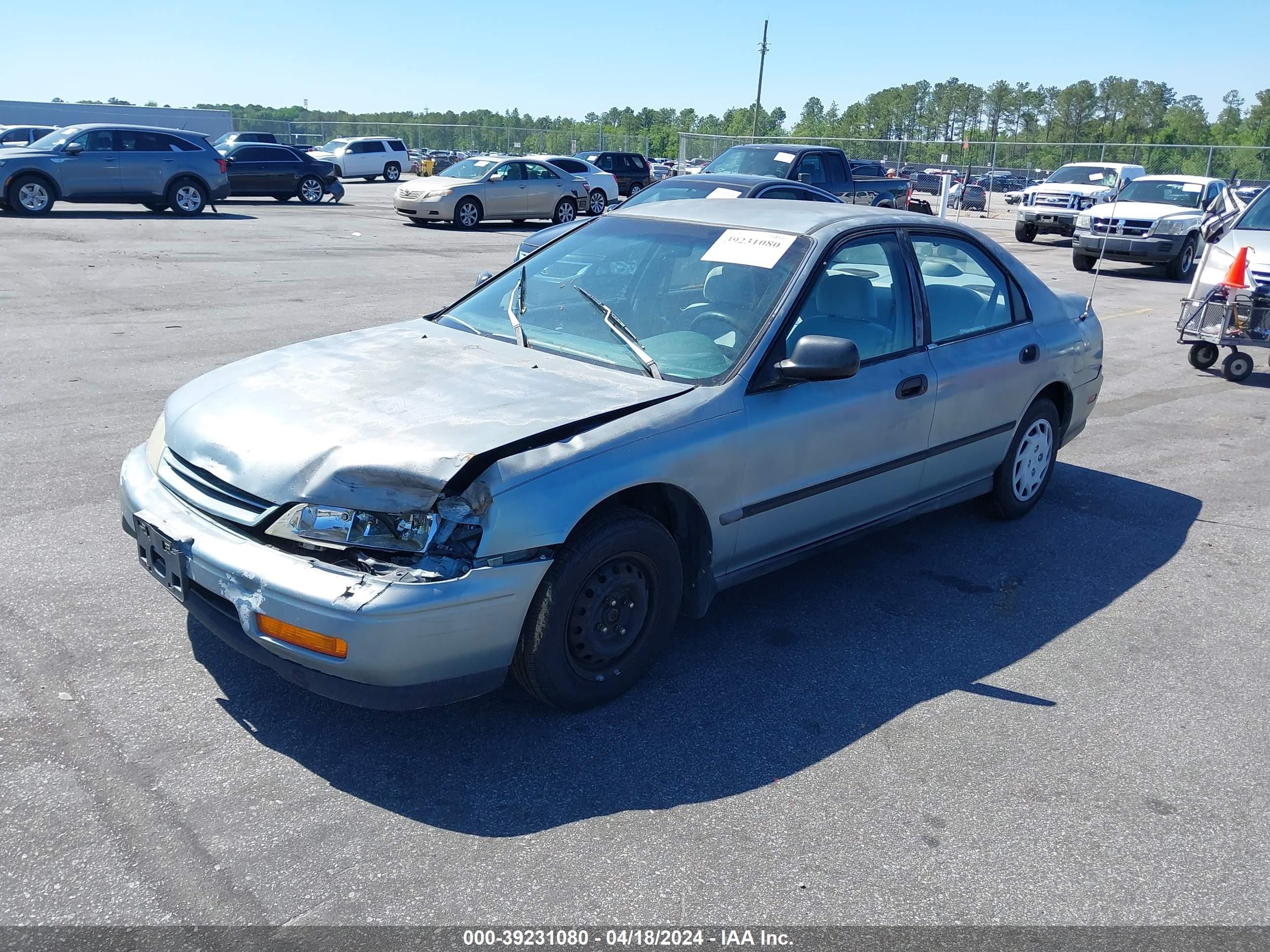 Photo 1 VIN: 1HGCD562XRA176070 - HONDA ACCORD 