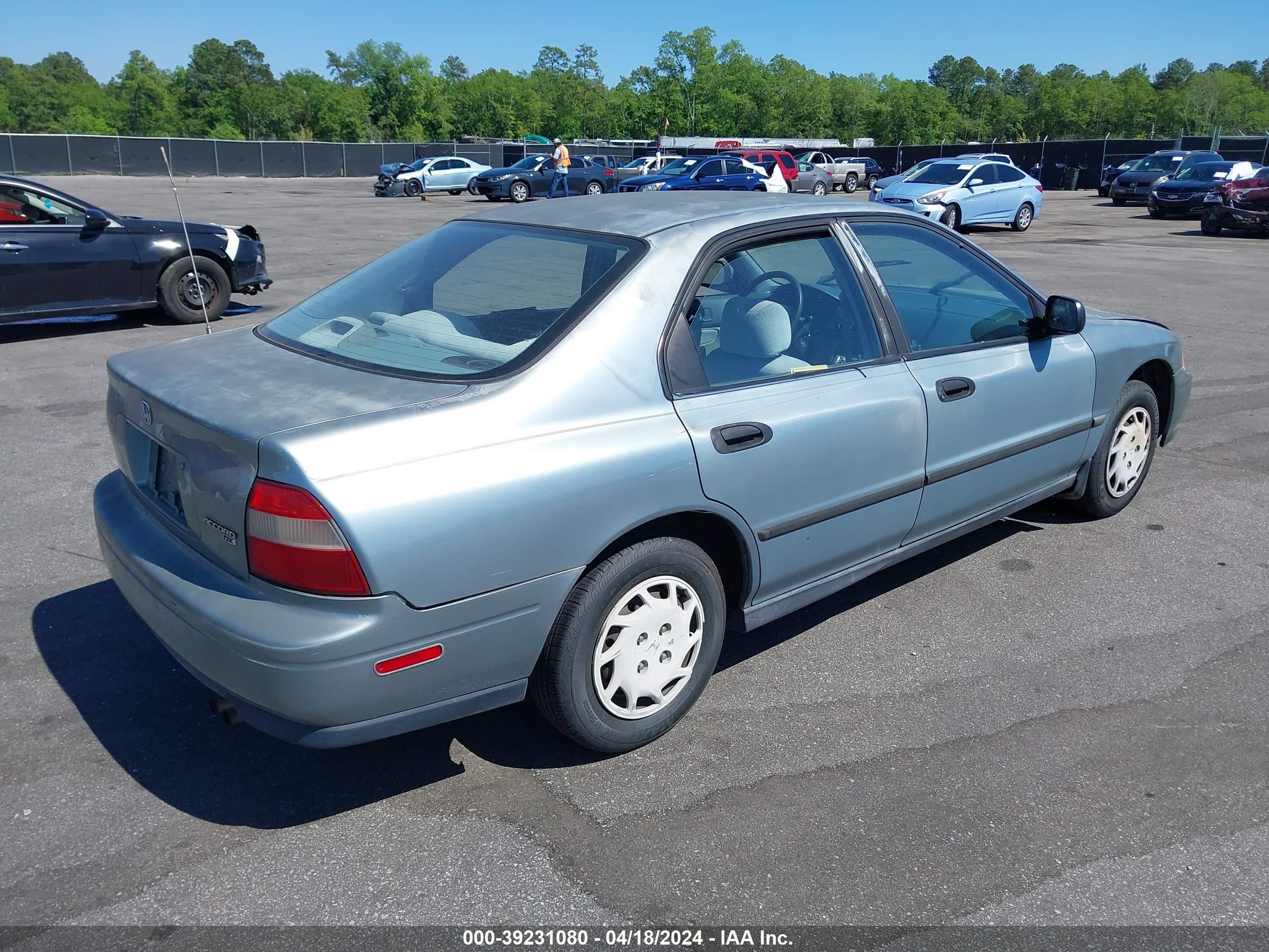 Photo 3 VIN: 1HGCD562XRA176070 - HONDA ACCORD 