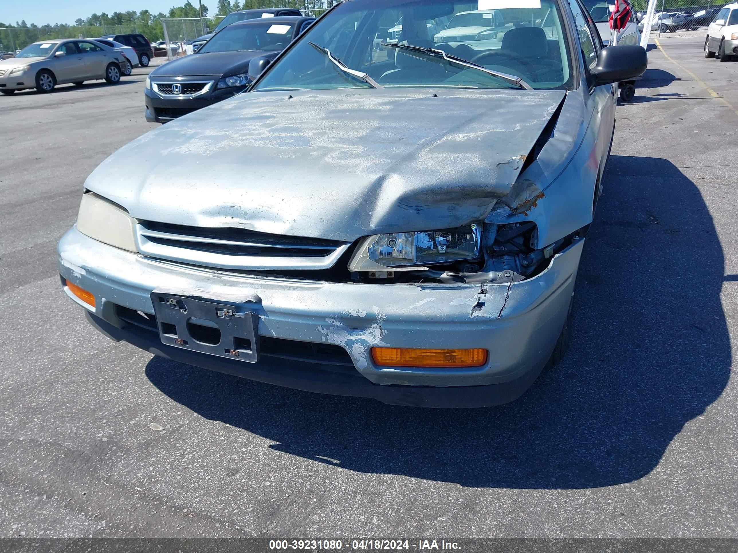 Photo 5 VIN: 1HGCD562XRA176070 - HONDA ACCORD 