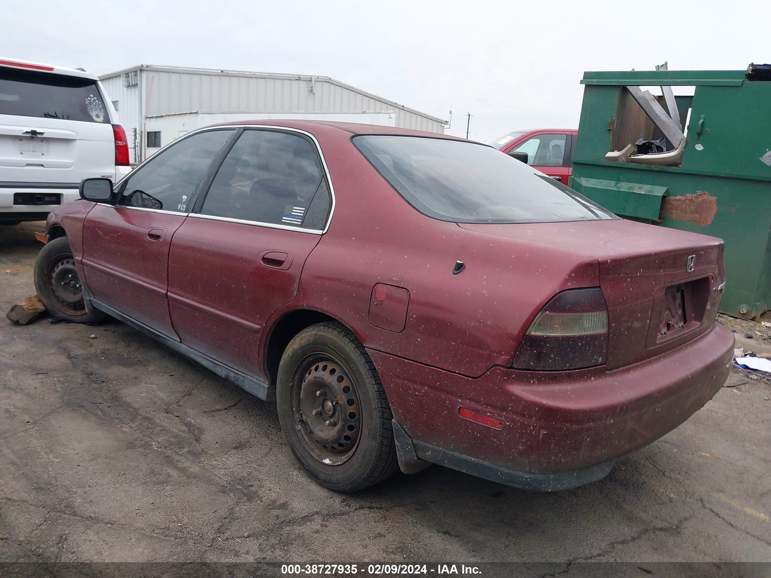 Photo 2 VIN: 1HGCD5631SA142338 - HONDA ACCORD 