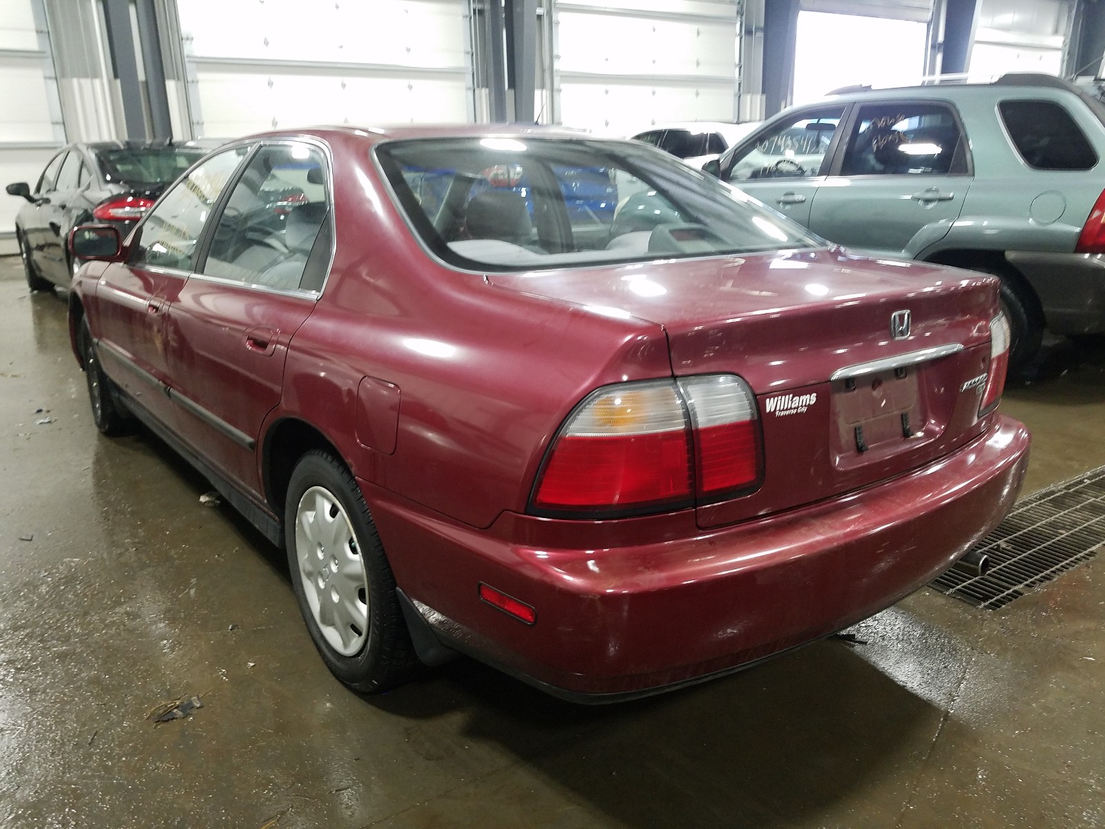 Photo 2 VIN: 1HGCD5631TA084393 - HONDA ACCORD LX 