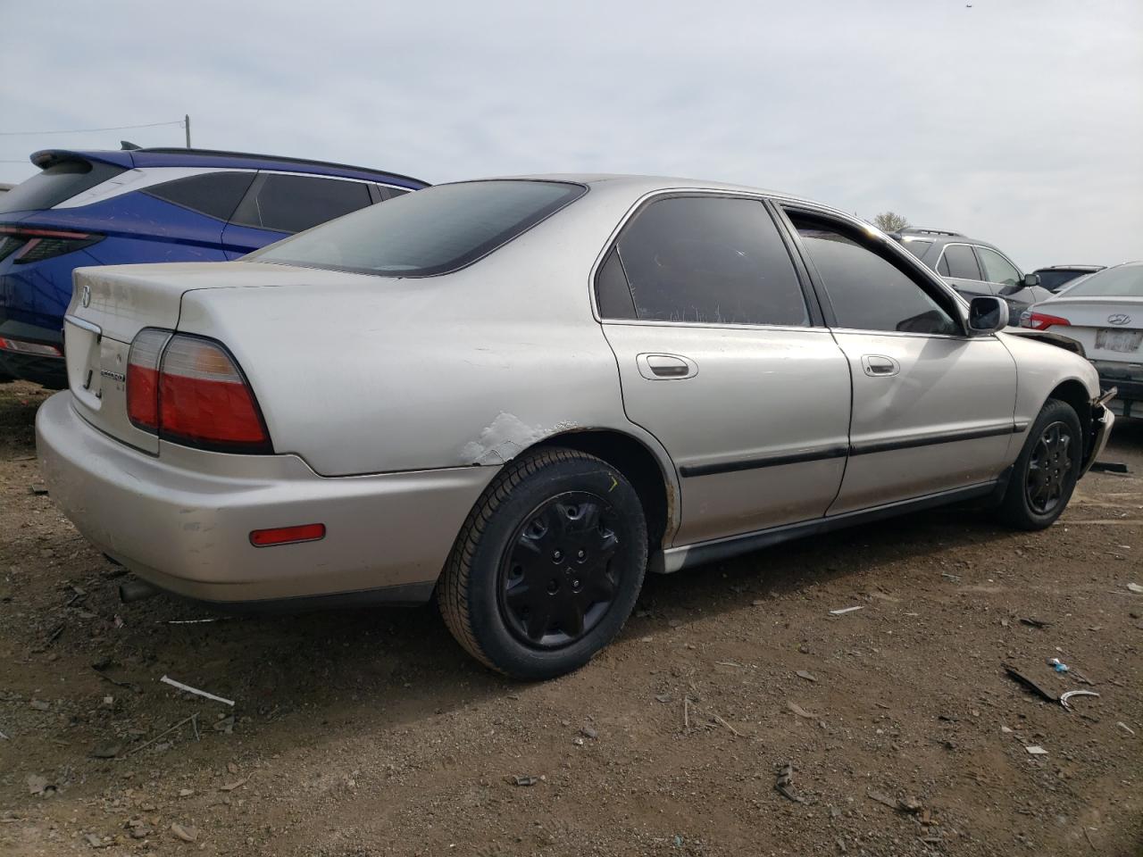 Photo 2 VIN: 1HGCD5632TA030701 - HONDA ACCORD 