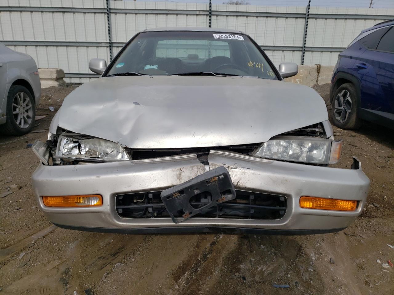 Photo 4 VIN: 1HGCD5632TA030701 - HONDA ACCORD 