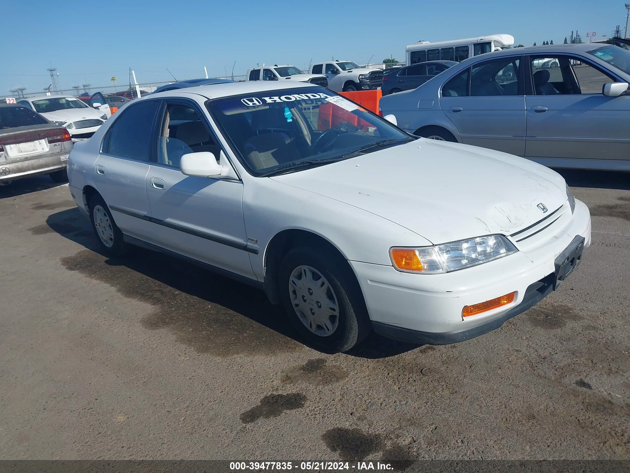 Photo 0 VIN: 1HGCD5633SA157424 - HONDA ACCORD 