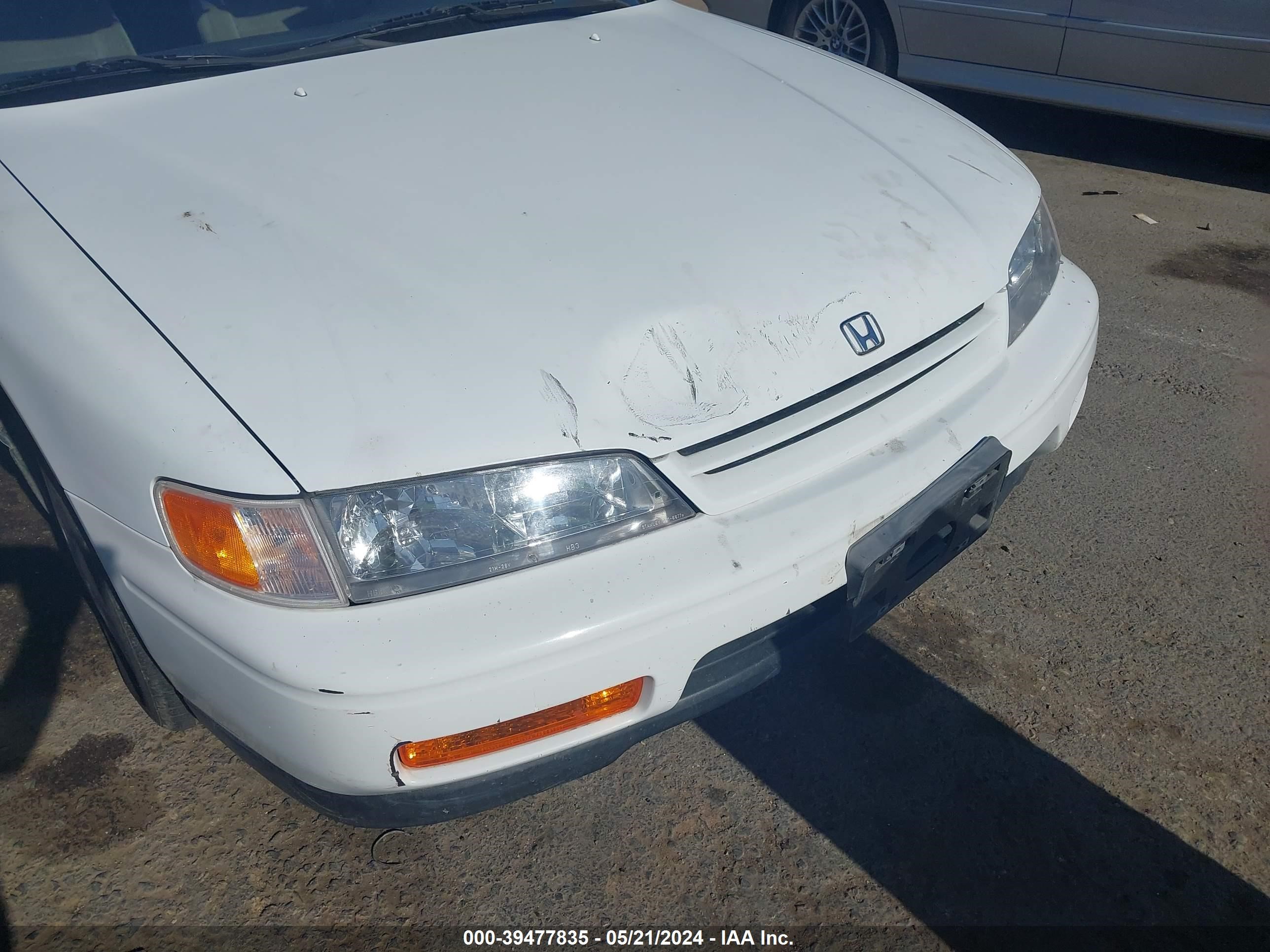 Photo 5 VIN: 1HGCD5633SA157424 - HONDA ACCORD 