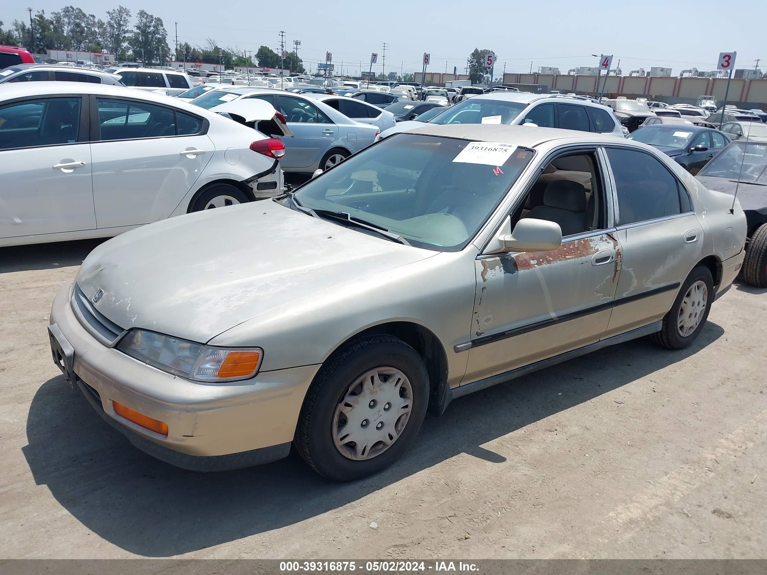 Photo 1 VIN: 1HGCD5635SA148868 - HONDA ACCORD 