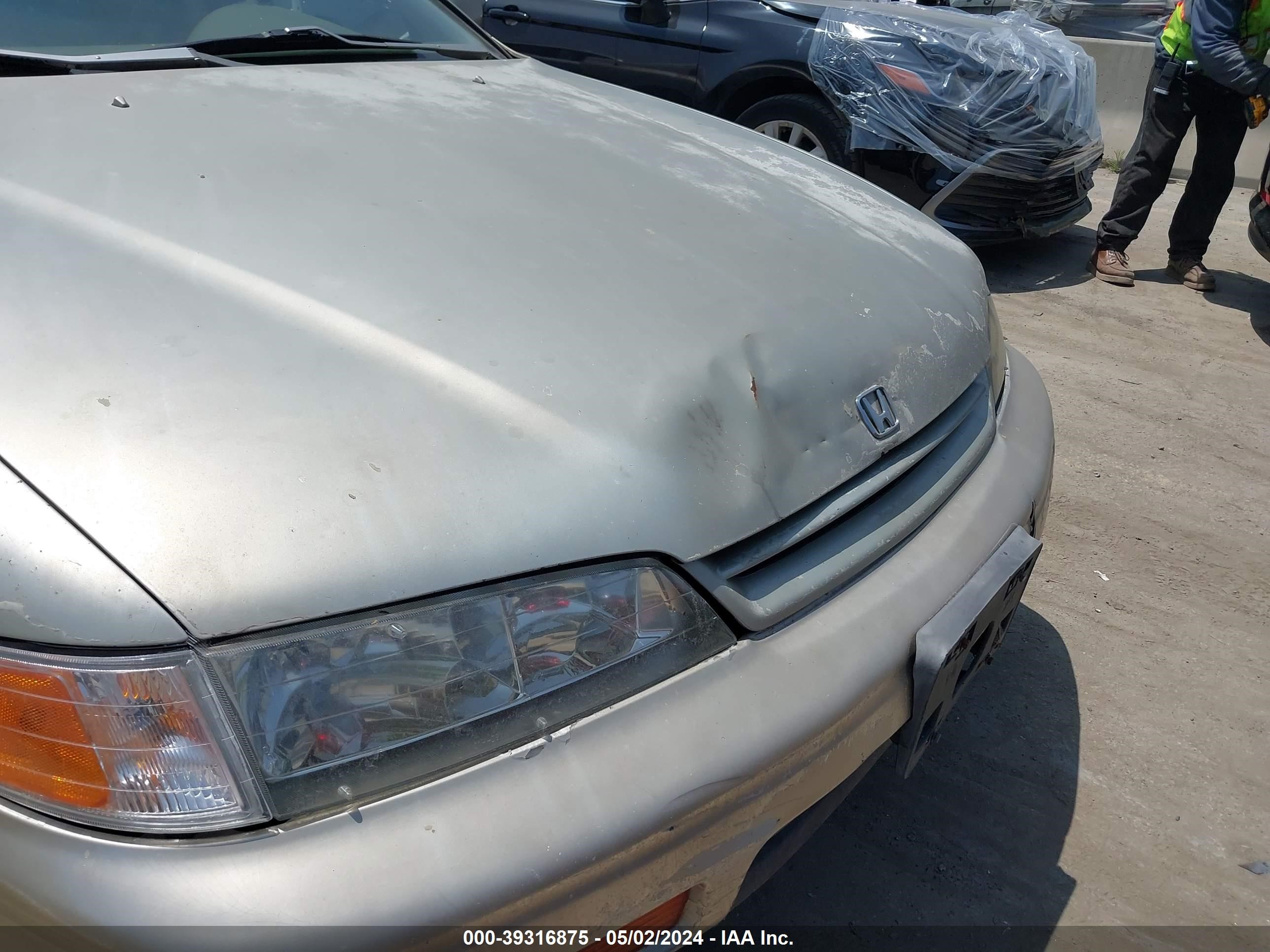 Photo 5 VIN: 1HGCD5635SA148868 - HONDA ACCORD 