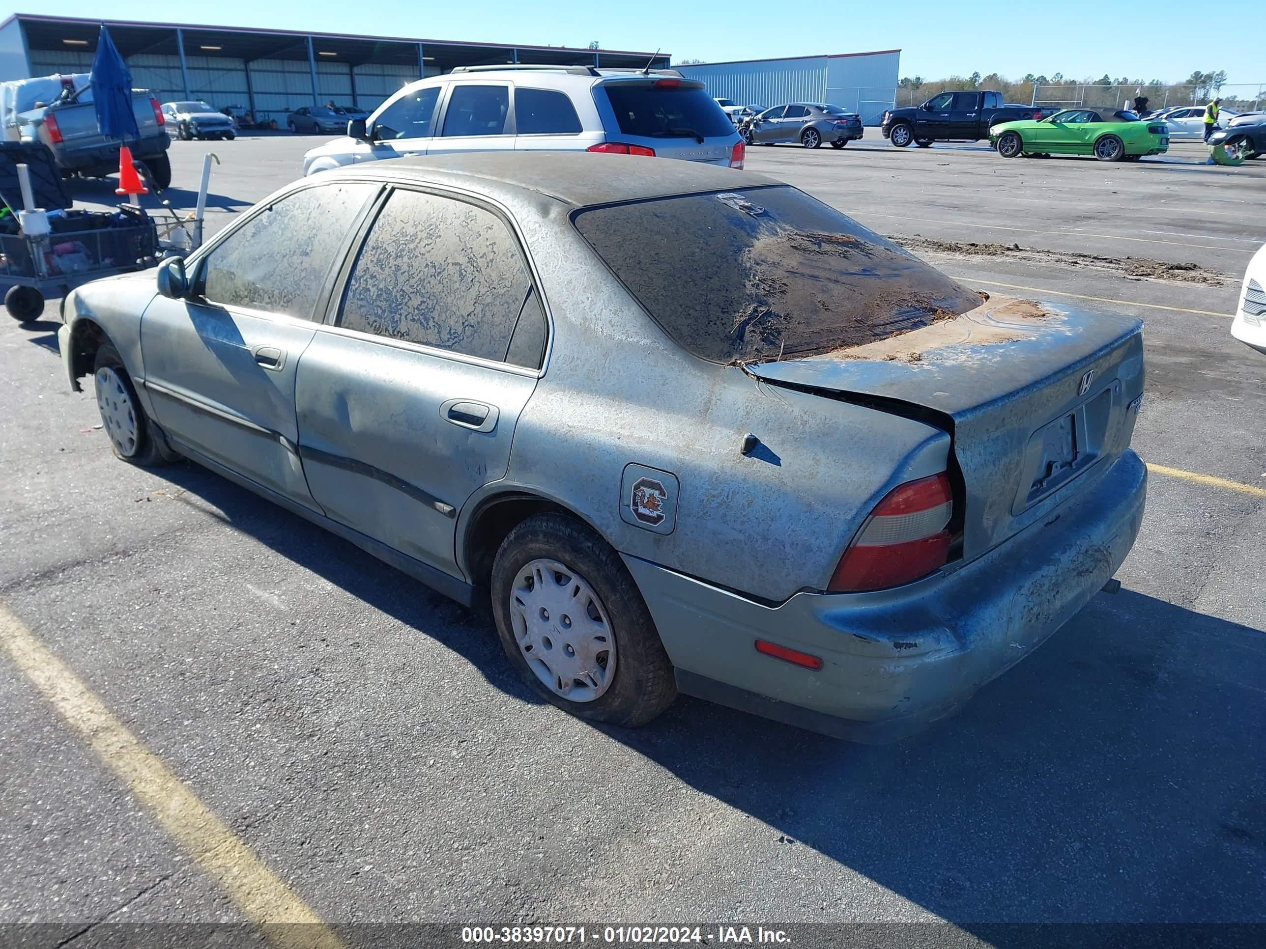 Photo 2 VIN: 1HGCD5637RA066246 - HONDA ACCORD 