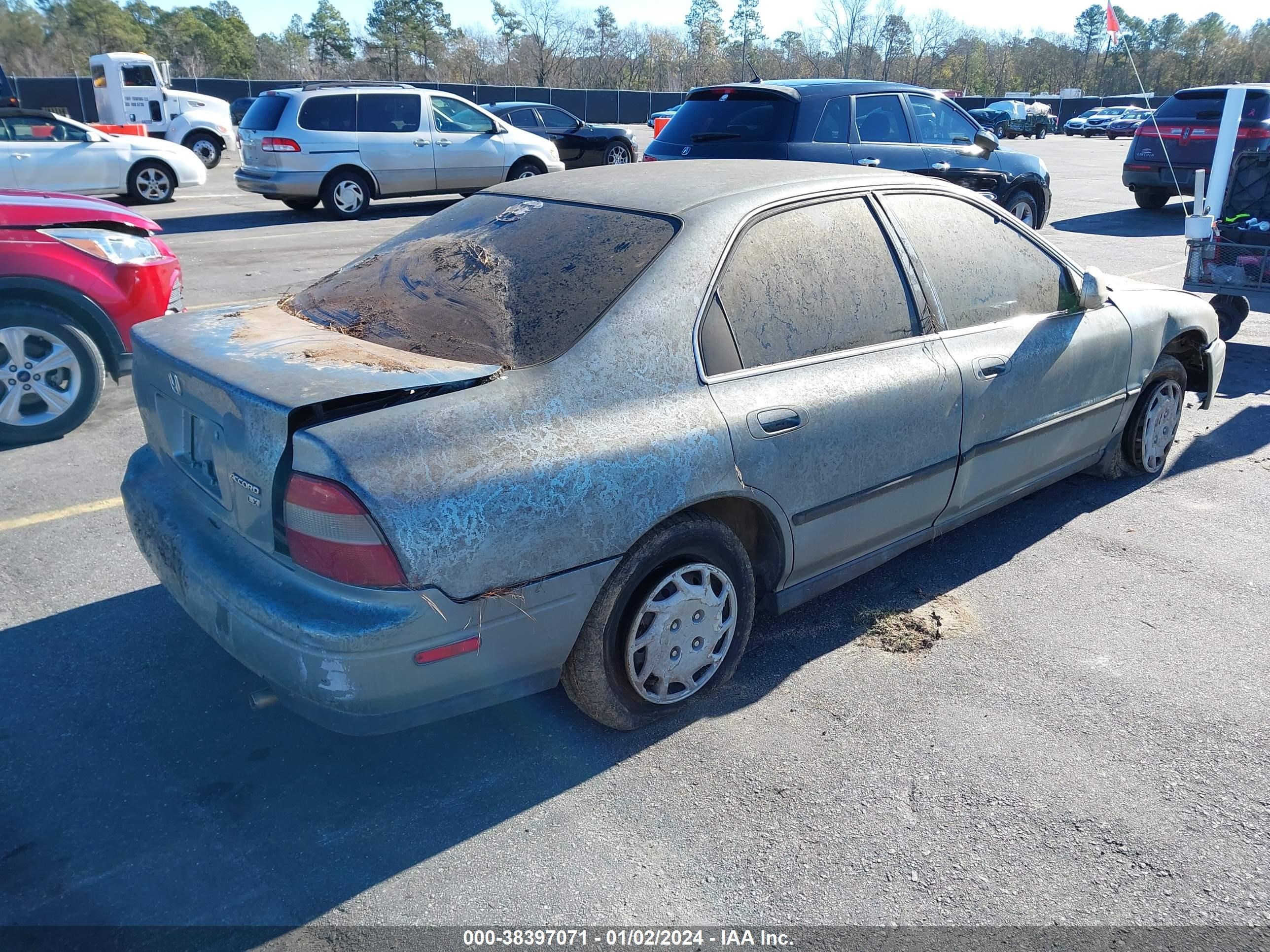 Photo 3 VIN: 1HGCD5637RA066246 - HONDA ACCORD 