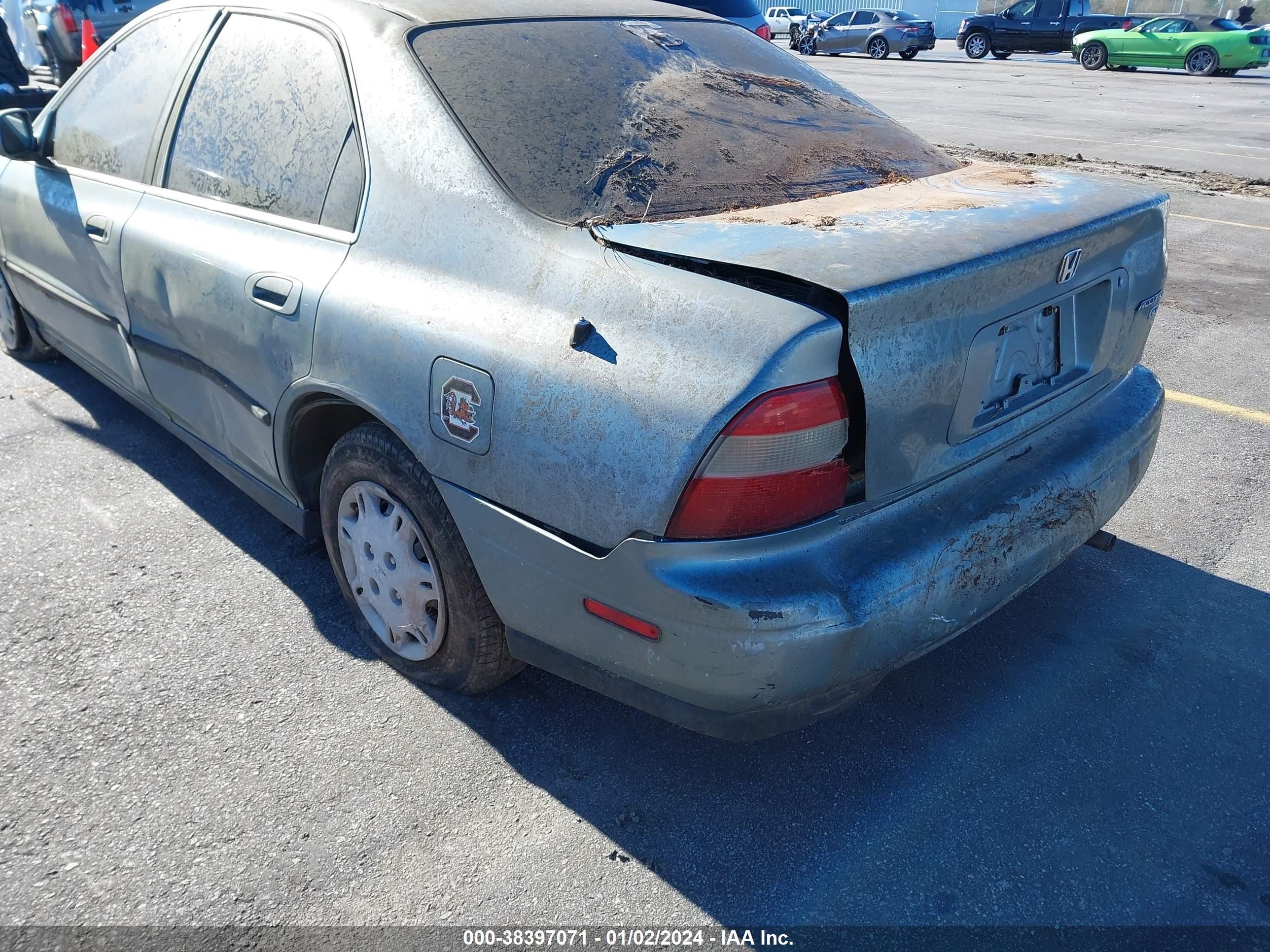 Photo 5 VIN: 1HGCD5637RA066246 - HONDA ACCORD 