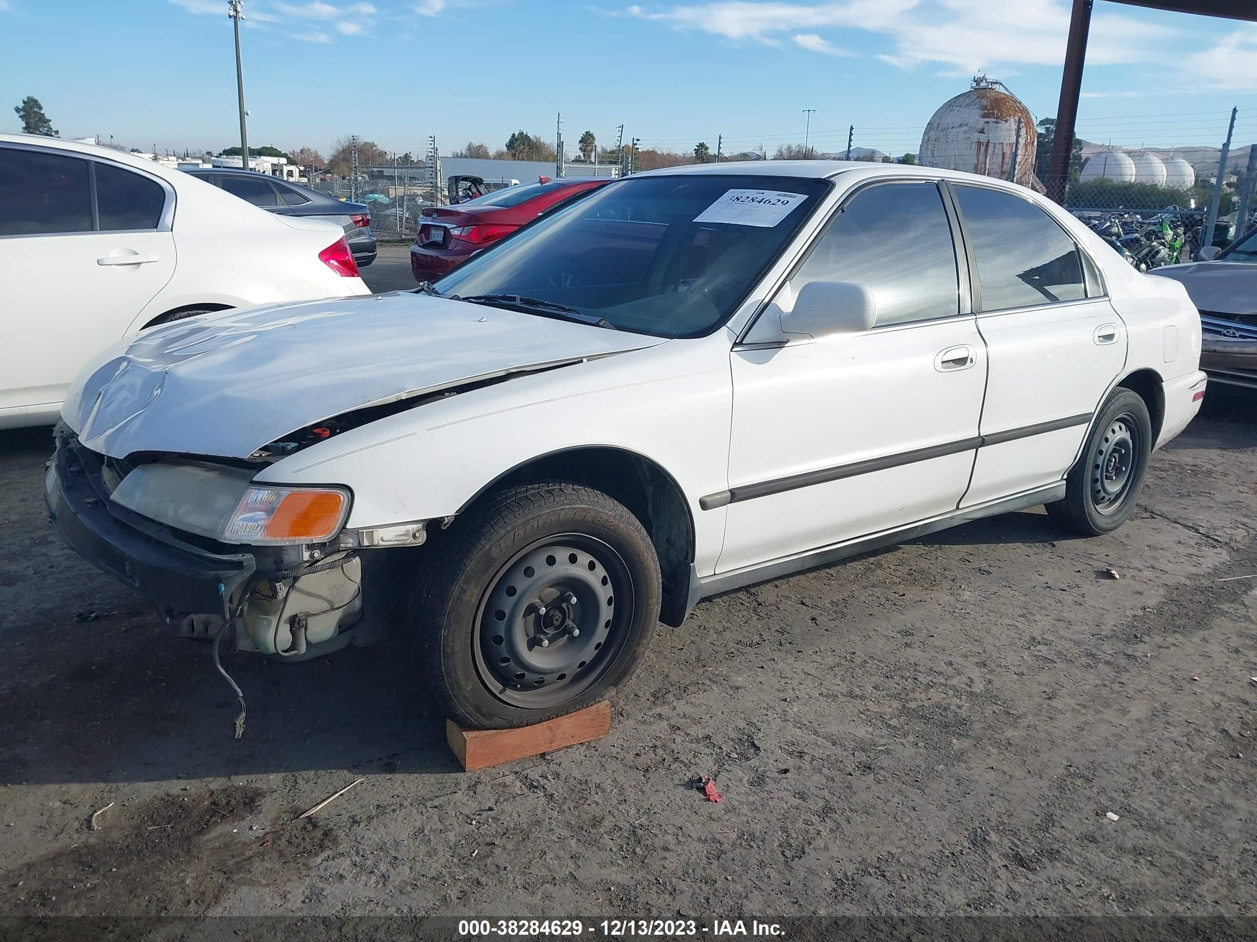 Photo 1 VIN: 1HGCD5637VA225521 - HONDA ACCORD 