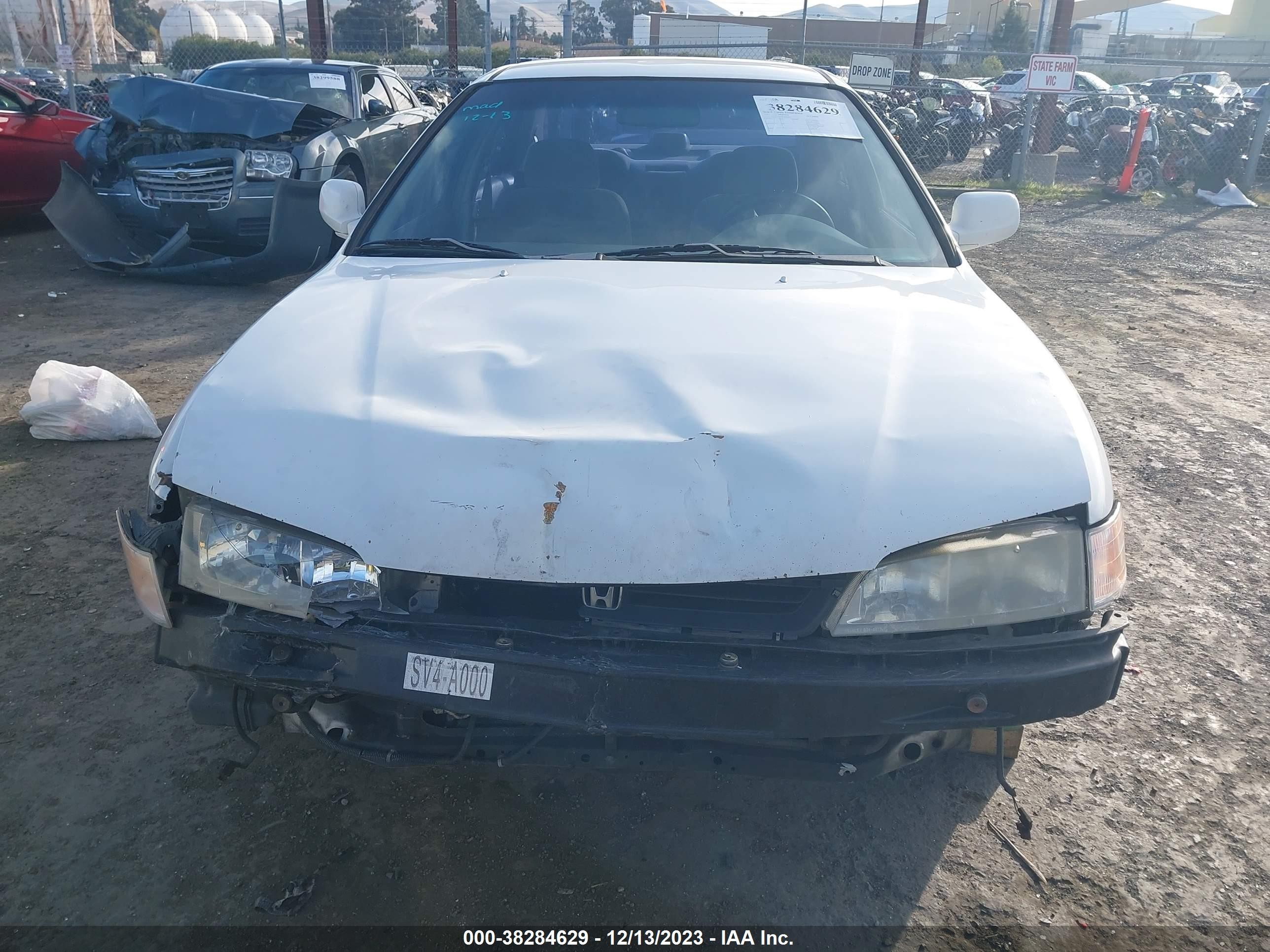 Photo 11 VIN: 1HGCD5637VA225521 - HONDA ACCORD 